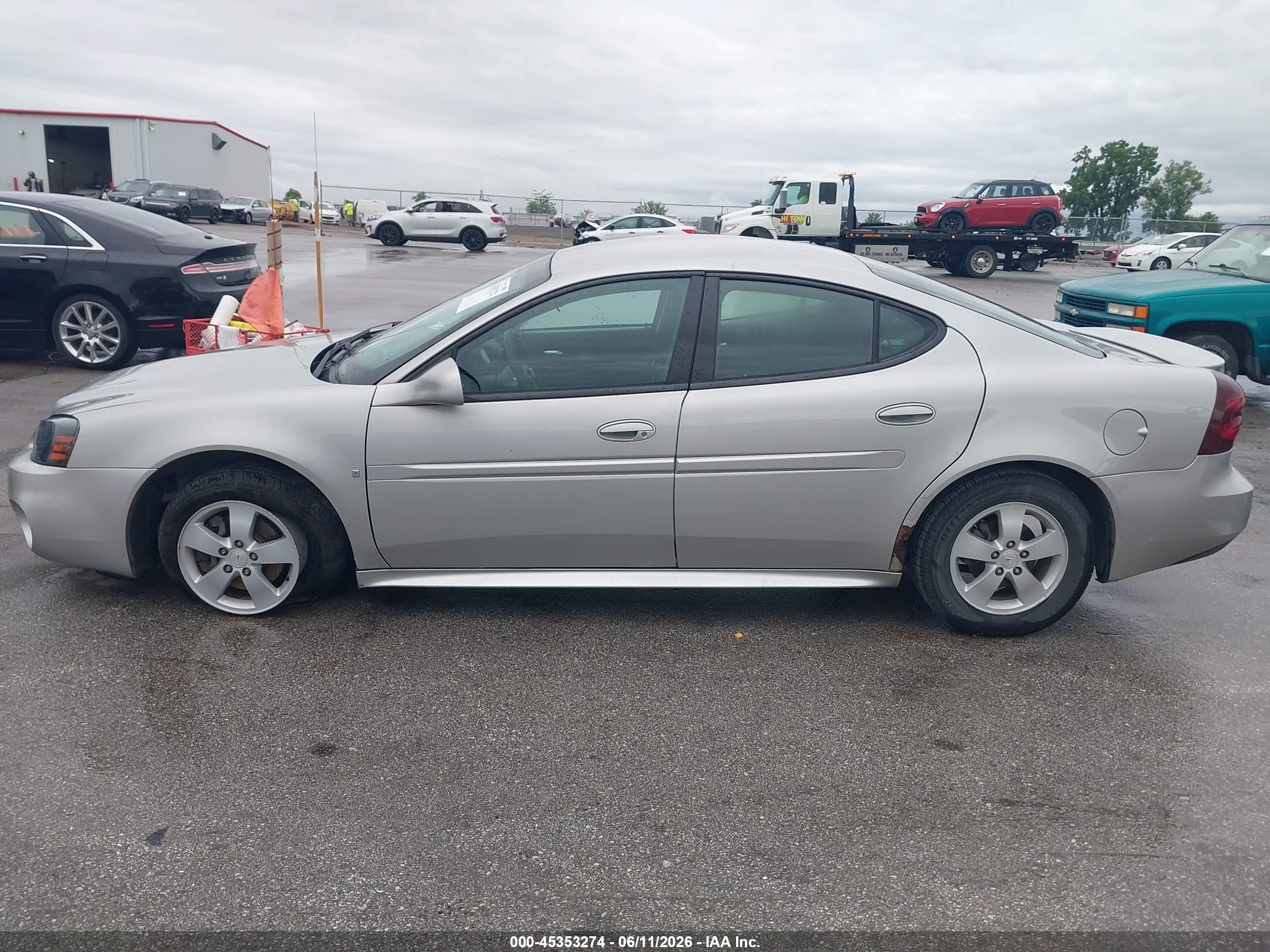 2007 Pontiac Grand Prix   Серебряный vin: 2G2WP552671108896