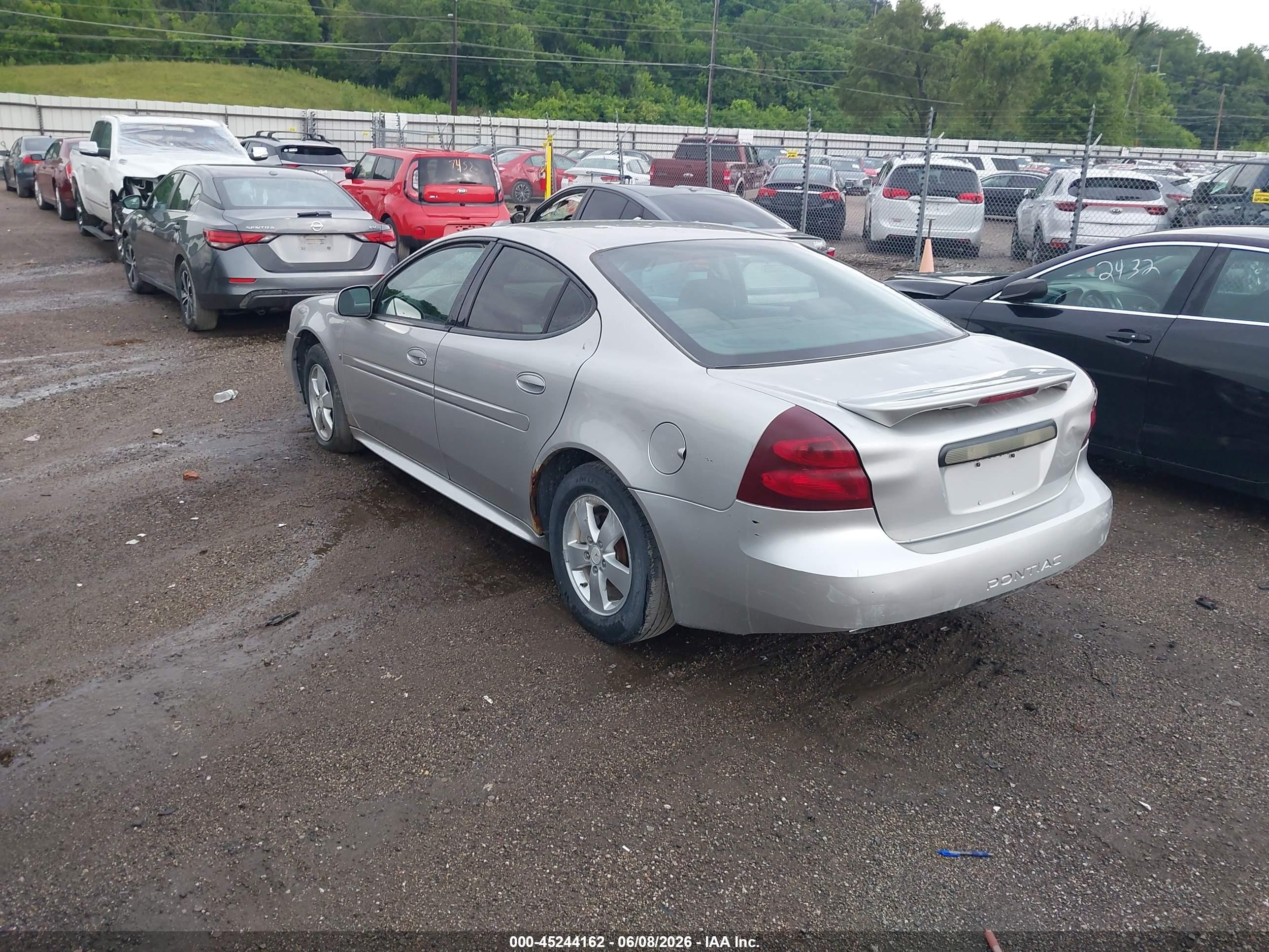 2007 Pontiac Grand Prix   Серебряный vin: 2G2WP552771206383