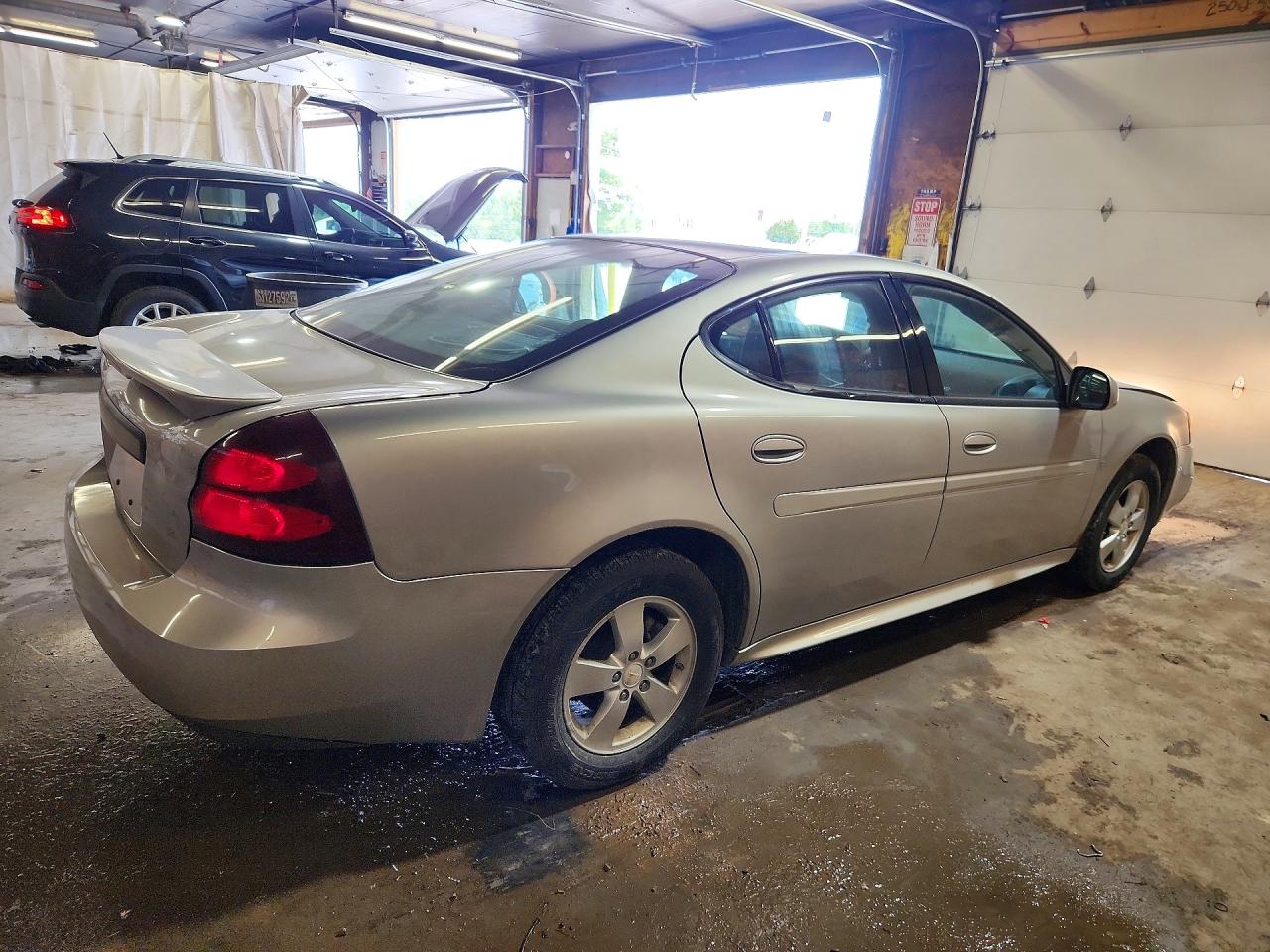 2008 Pontiac Grand Prix Серебряный vin: 2G2WP552781117981