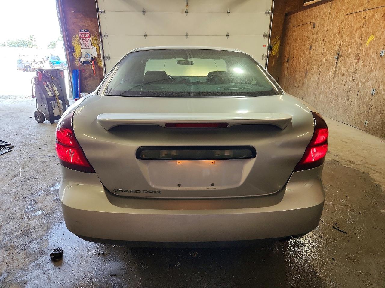 2008 Pontiac Grand Prix Серебряный vin: 2G2WP552781117981