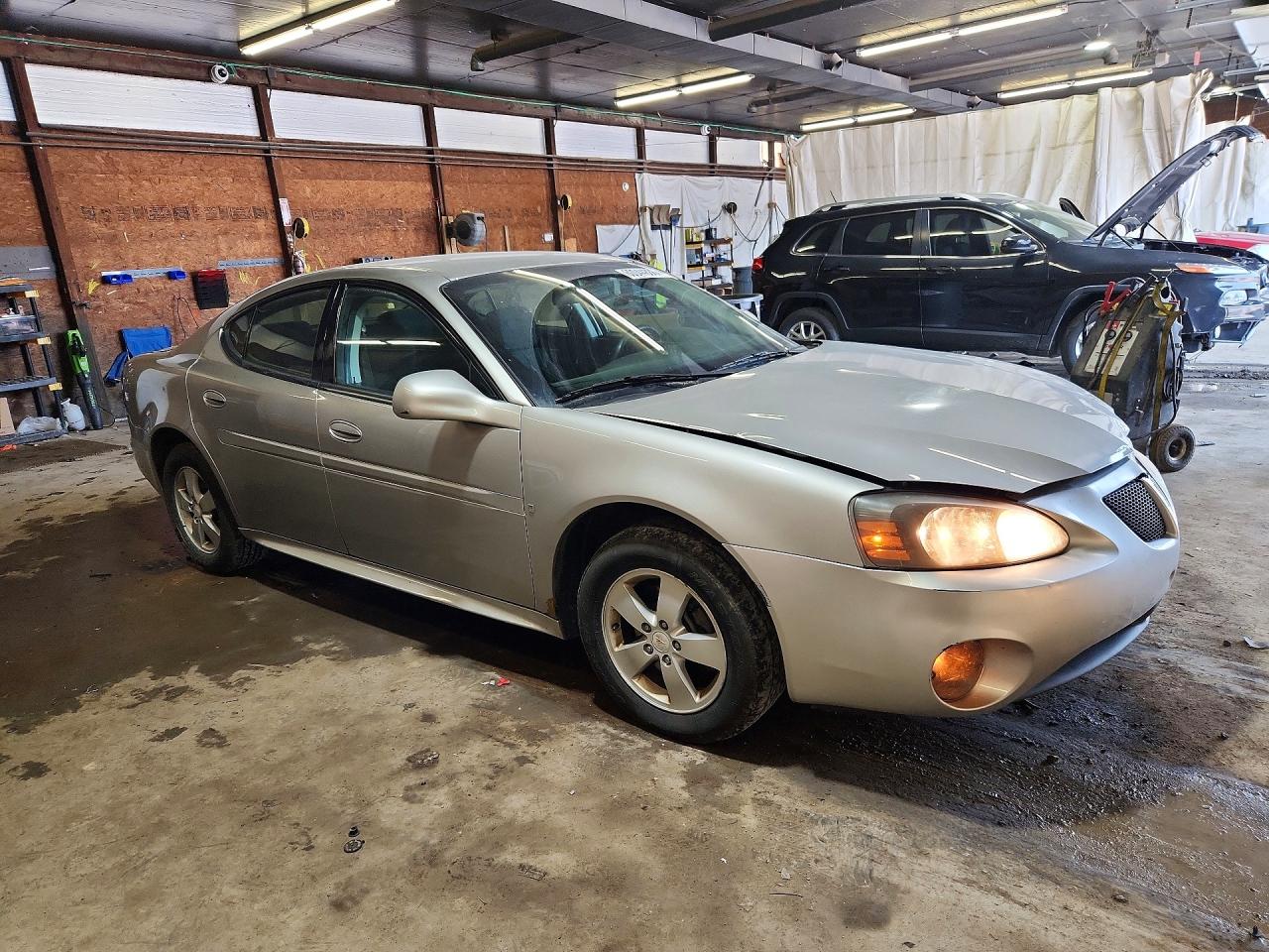 2008 Pontiac Grand Prix Серебряный vin: 2G2WP552781117981