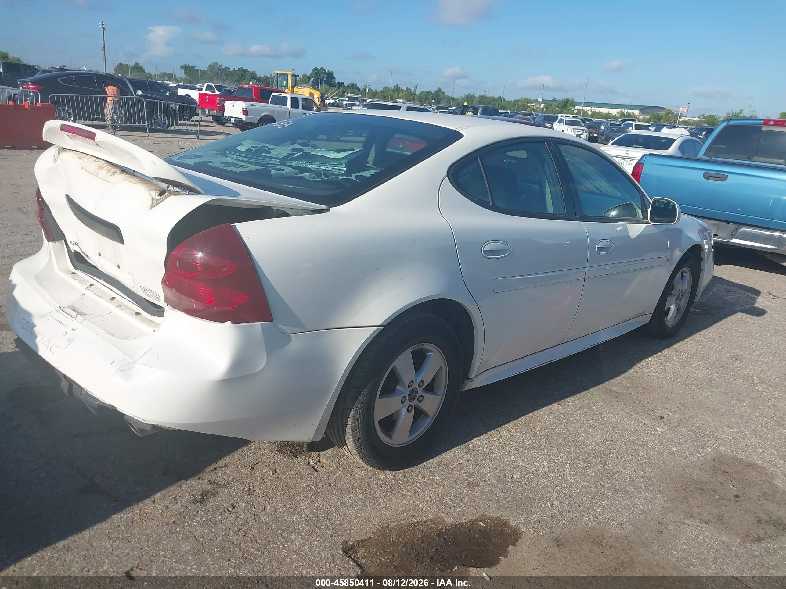 2006 Pontiac Grand Prix   White vin: 2G2WP552961165706