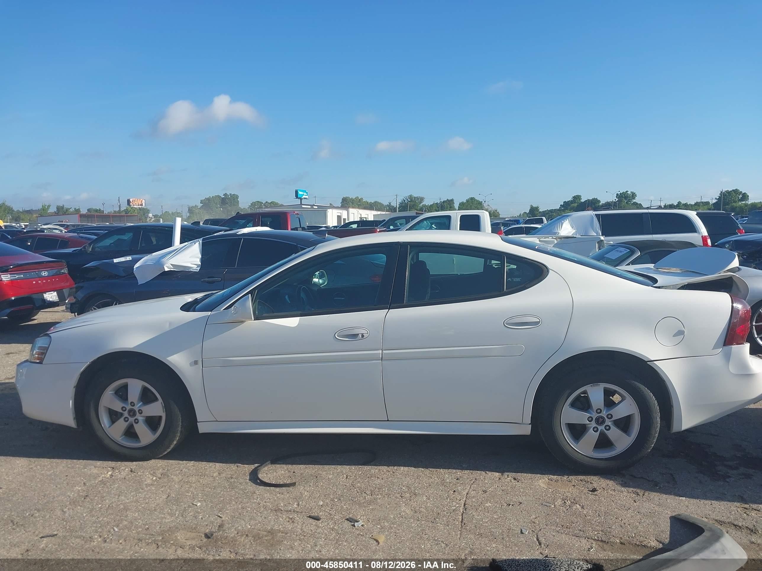 2006 Pontiac Grand Prix   White vin: 2G2WP552961165706