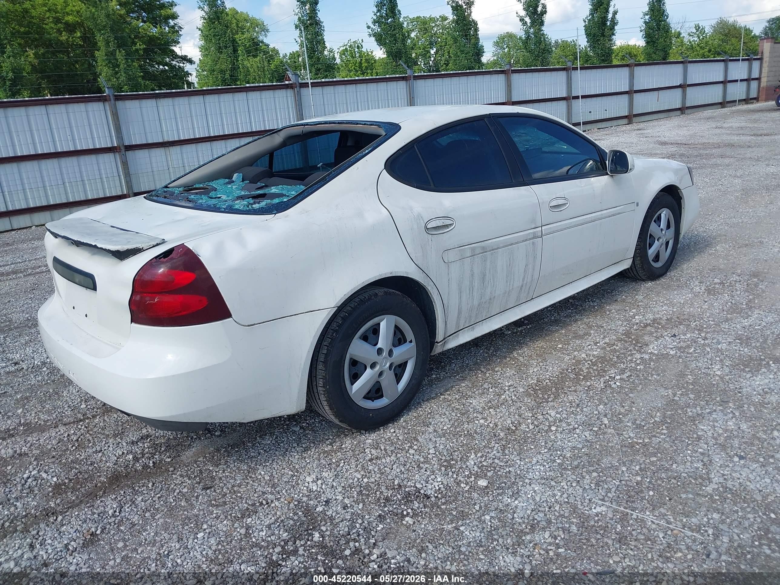 2007 Pontiac Grand Prix   Белый vin: 2G2WP552971126177