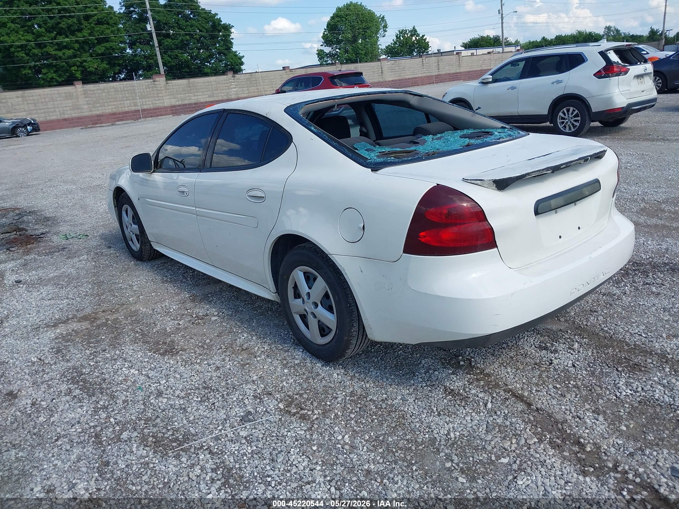 2007 Pontiac Grand Prix   Белый vin: 2G2WP552971126177