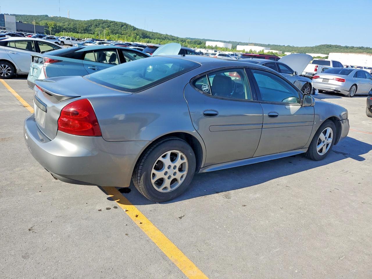 2008 Pontiac Grand Prix Gray vin: 2G2WP552981173176