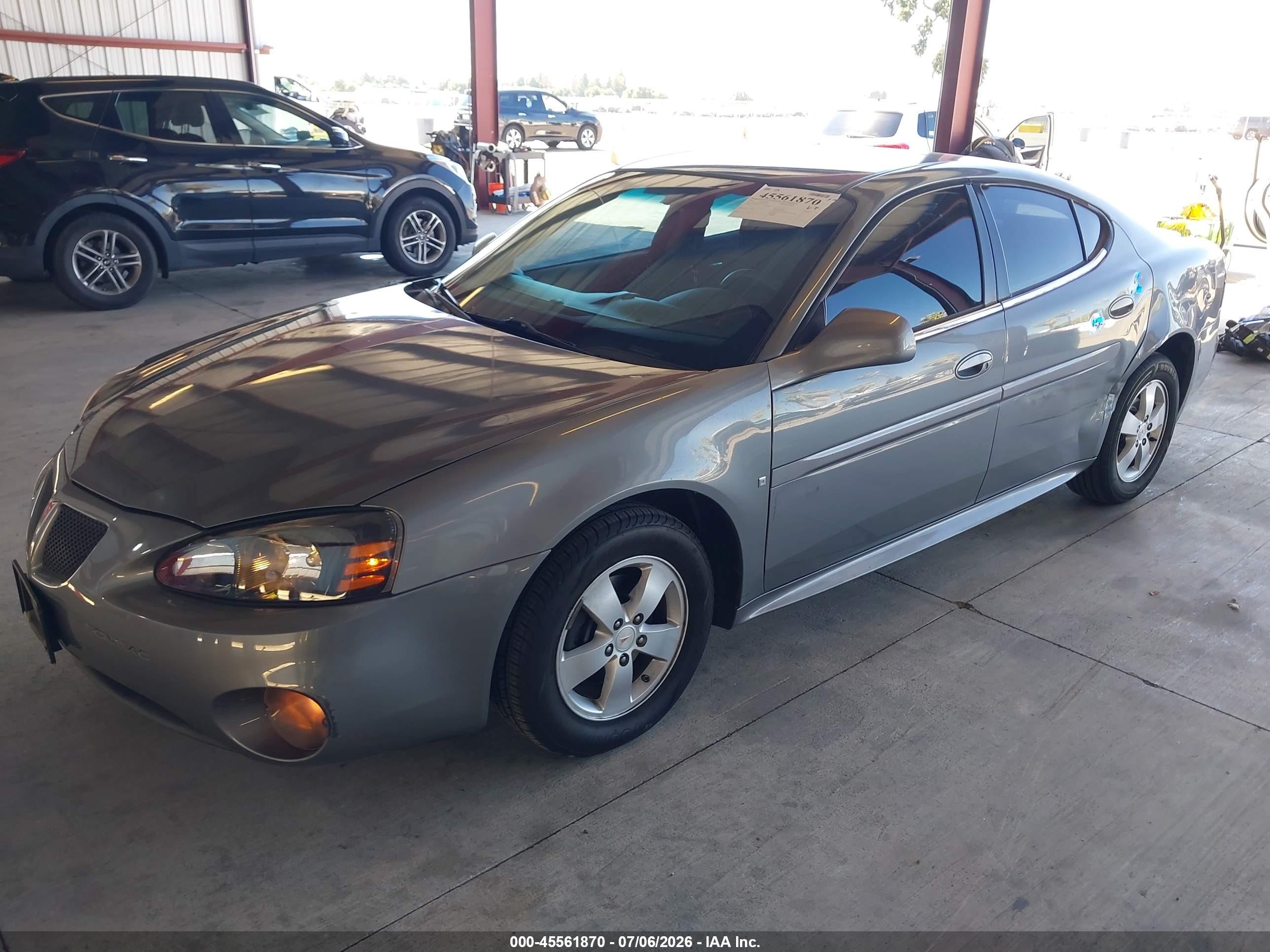 2007 Pontiac Grand Prix   Silver vin: 2G2WP552X71118556