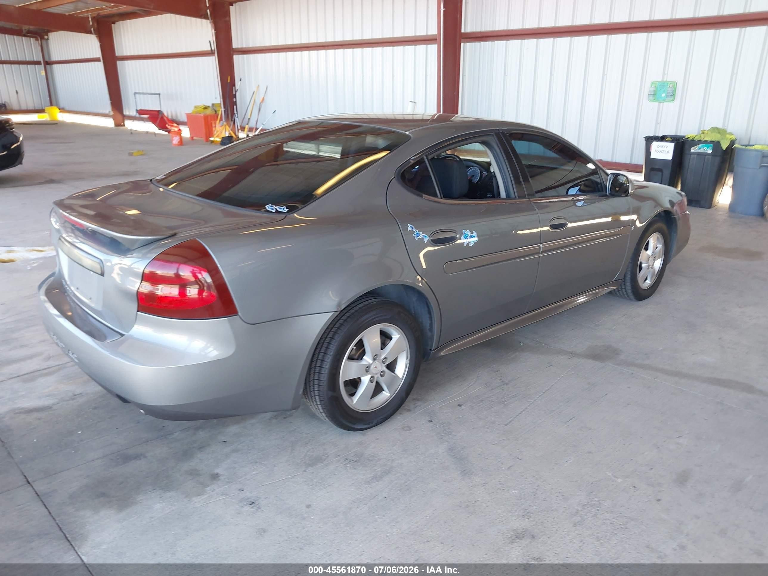 2007 Pontiac Grand Prix   Silver vin: 2G2WP552X71118556
