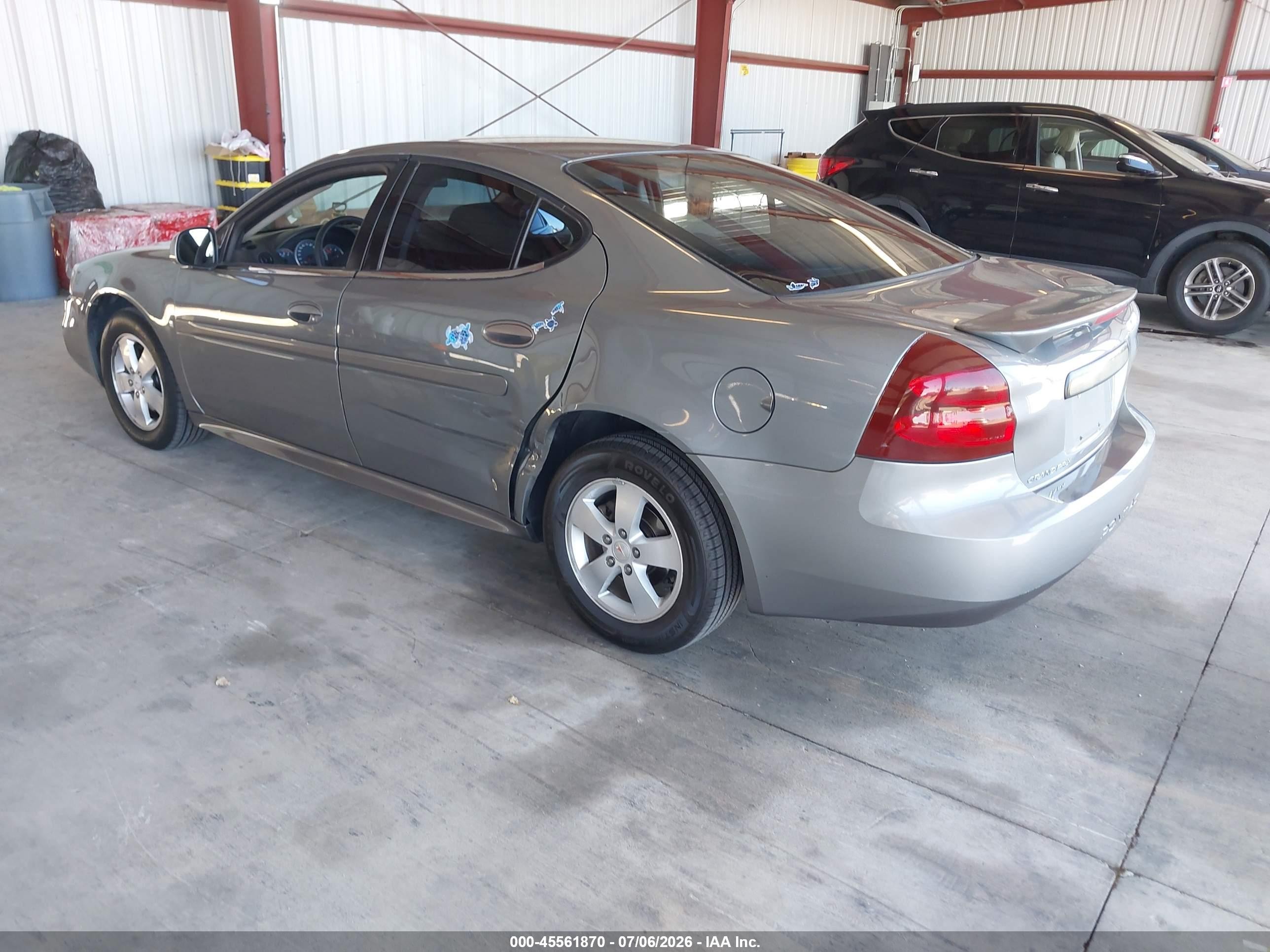 2007 Pontiac Grand Prix   Silver vin: 2G2WP552X71118556