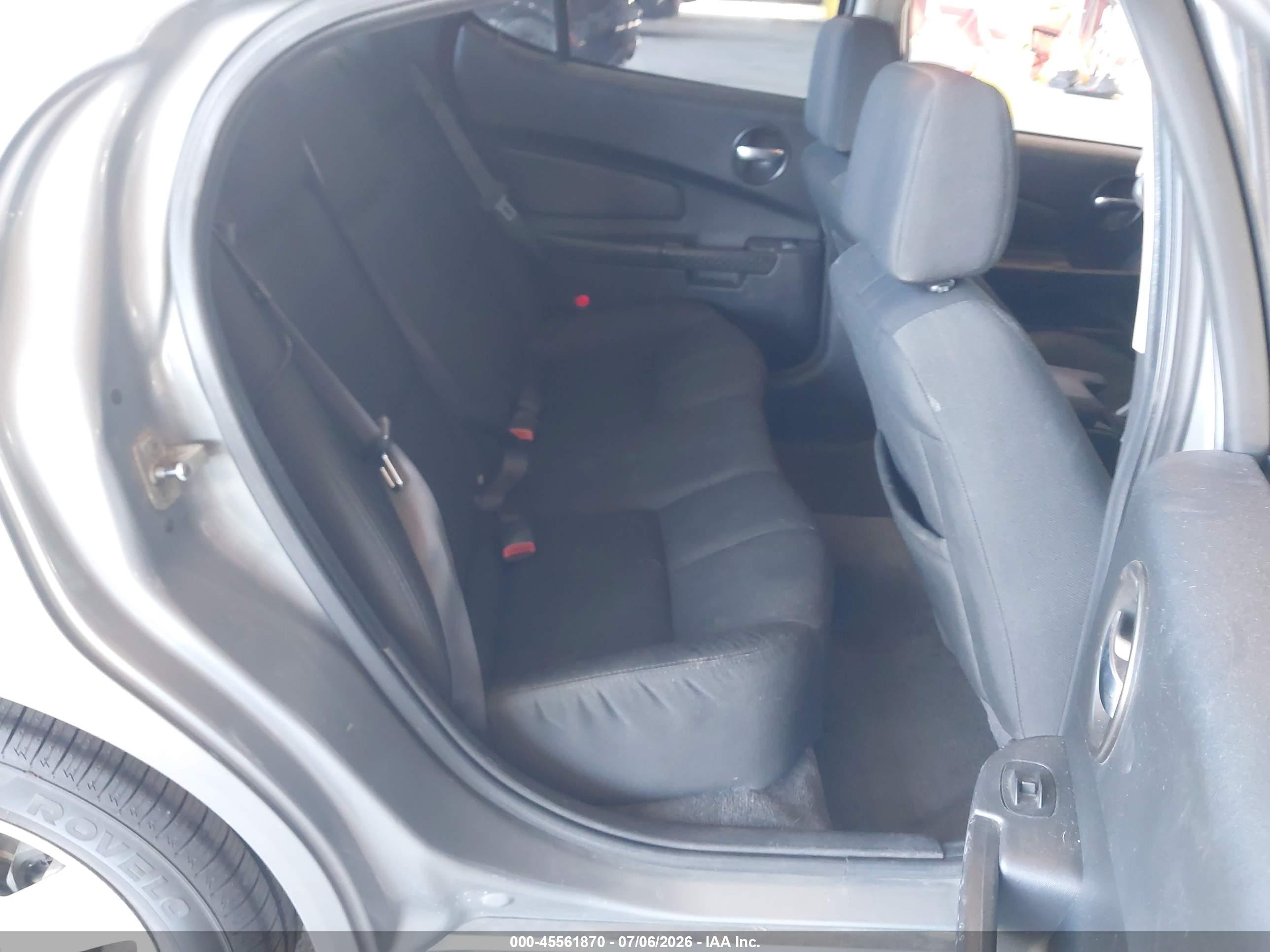 2007 Pontiac Grand Prix   Silver vin: 2G2WP552X71118556