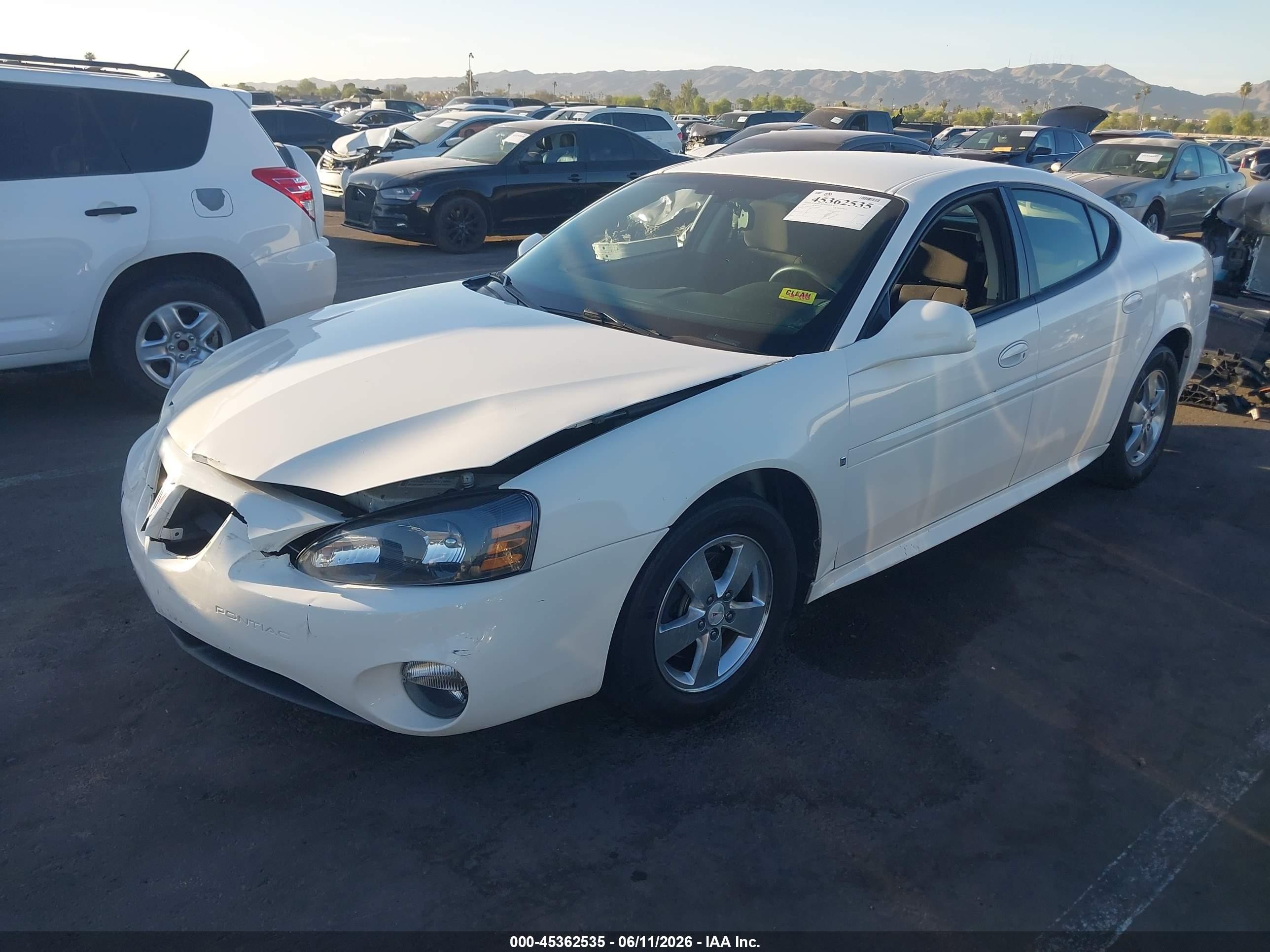 2007 Pontiac Grand Prix   White vin: 2G2WP552X71183813