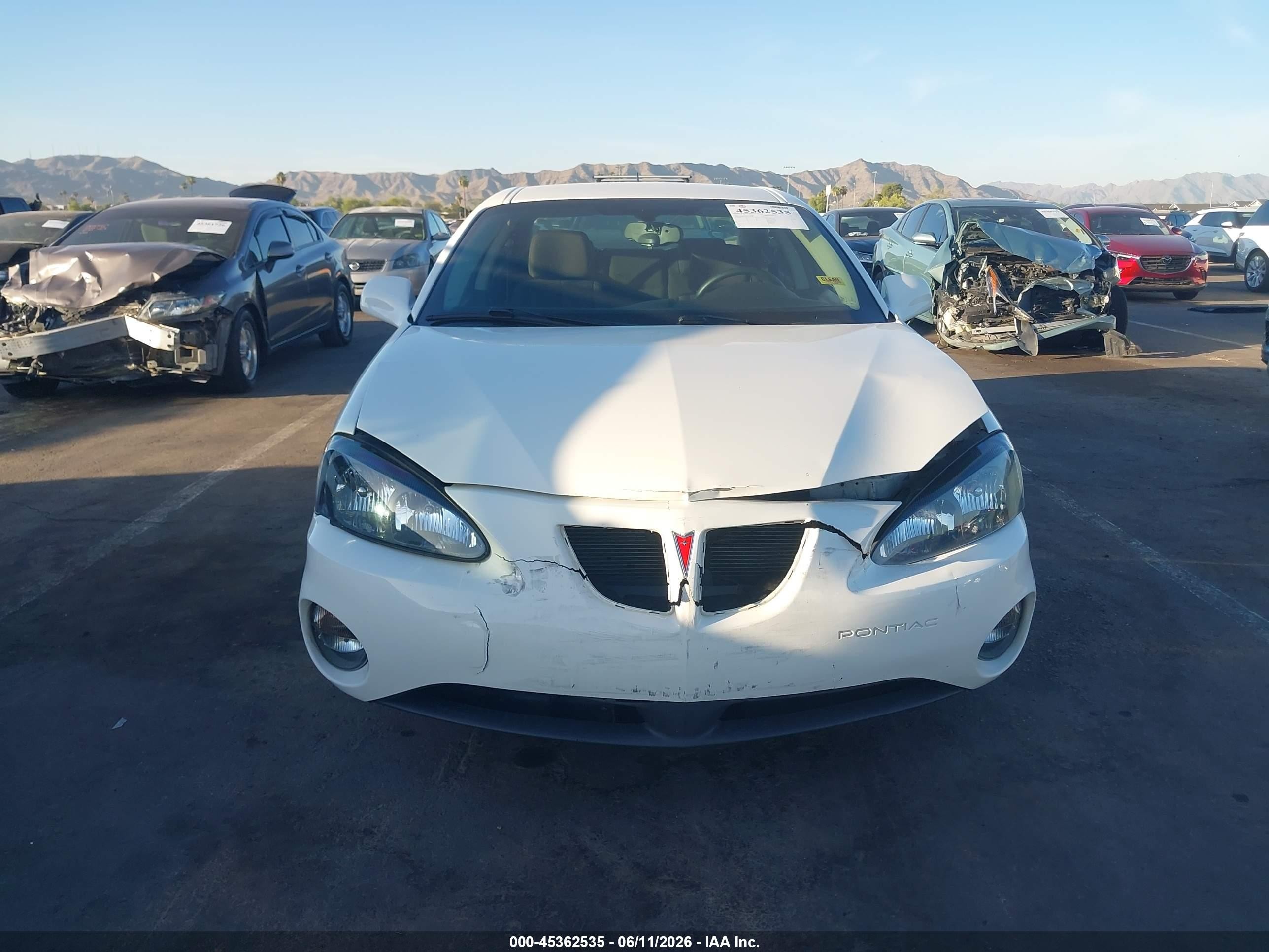 2007 Pontiac Grand Prix   White vin: 2G2WP552X71183813