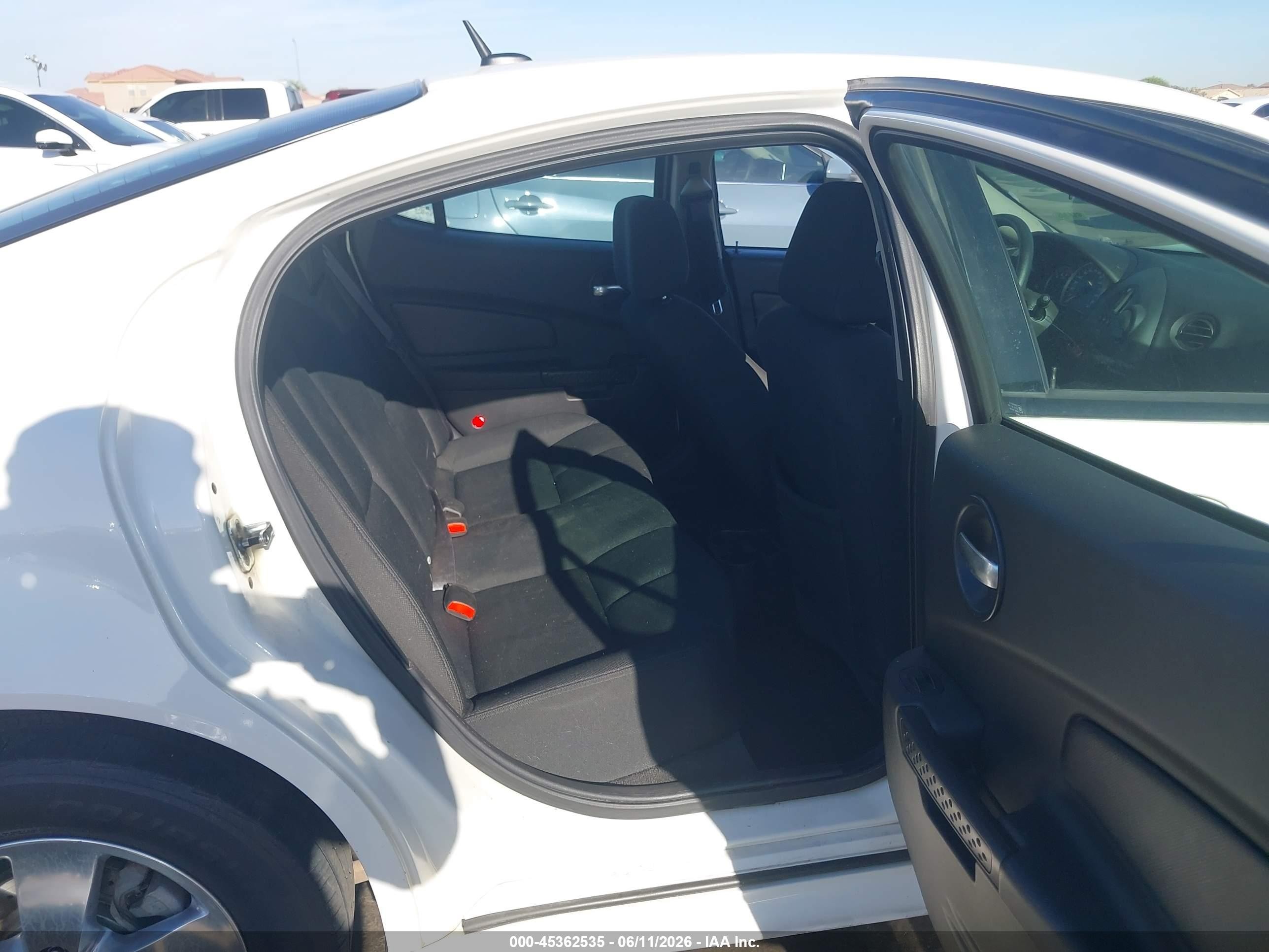 2007 Pontiac Grand Prix   White vin: 2G2WP552X71183813