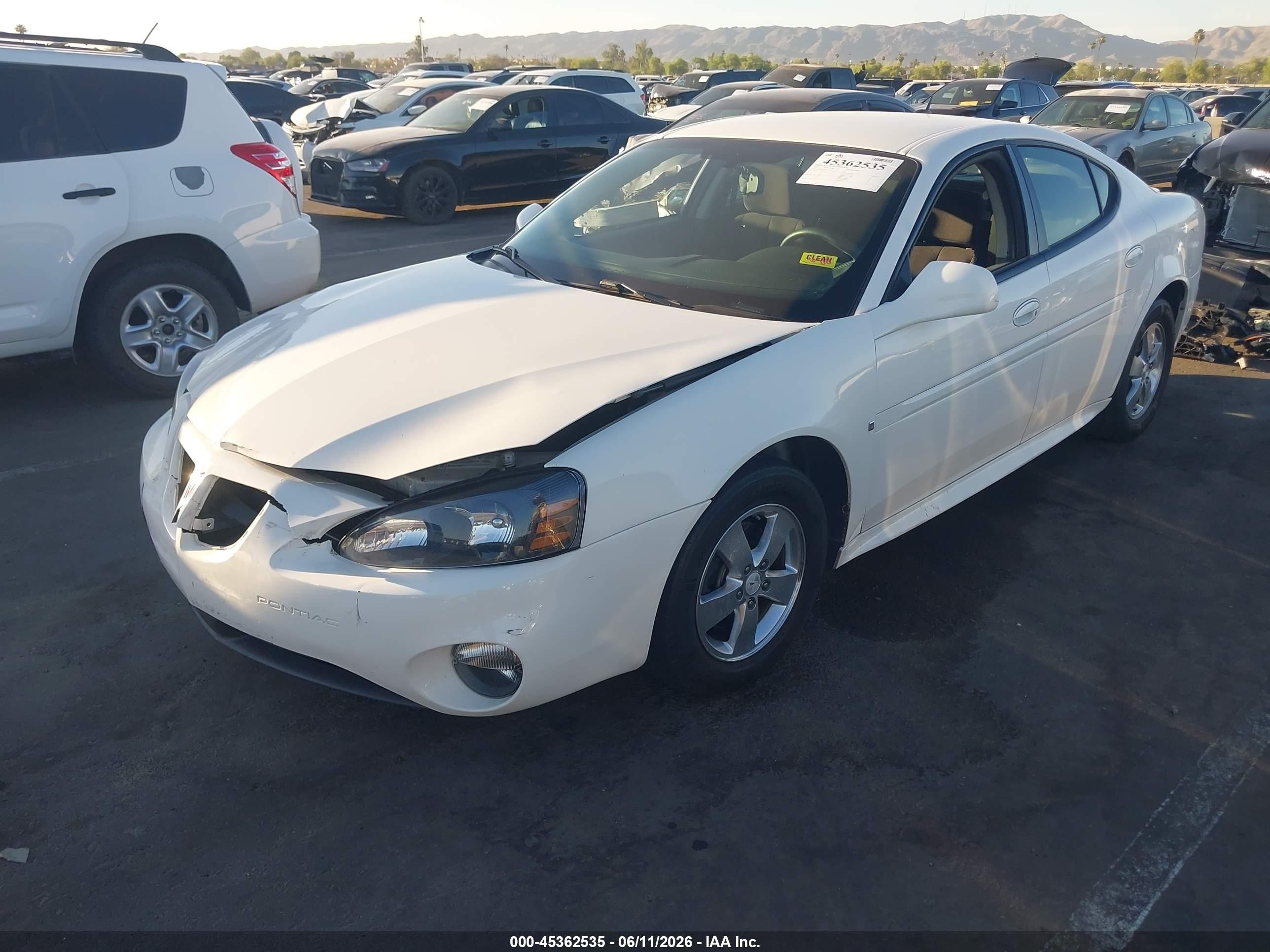 2007 Pontiac Grand Prix   White vin: 2G2WP552X71183813