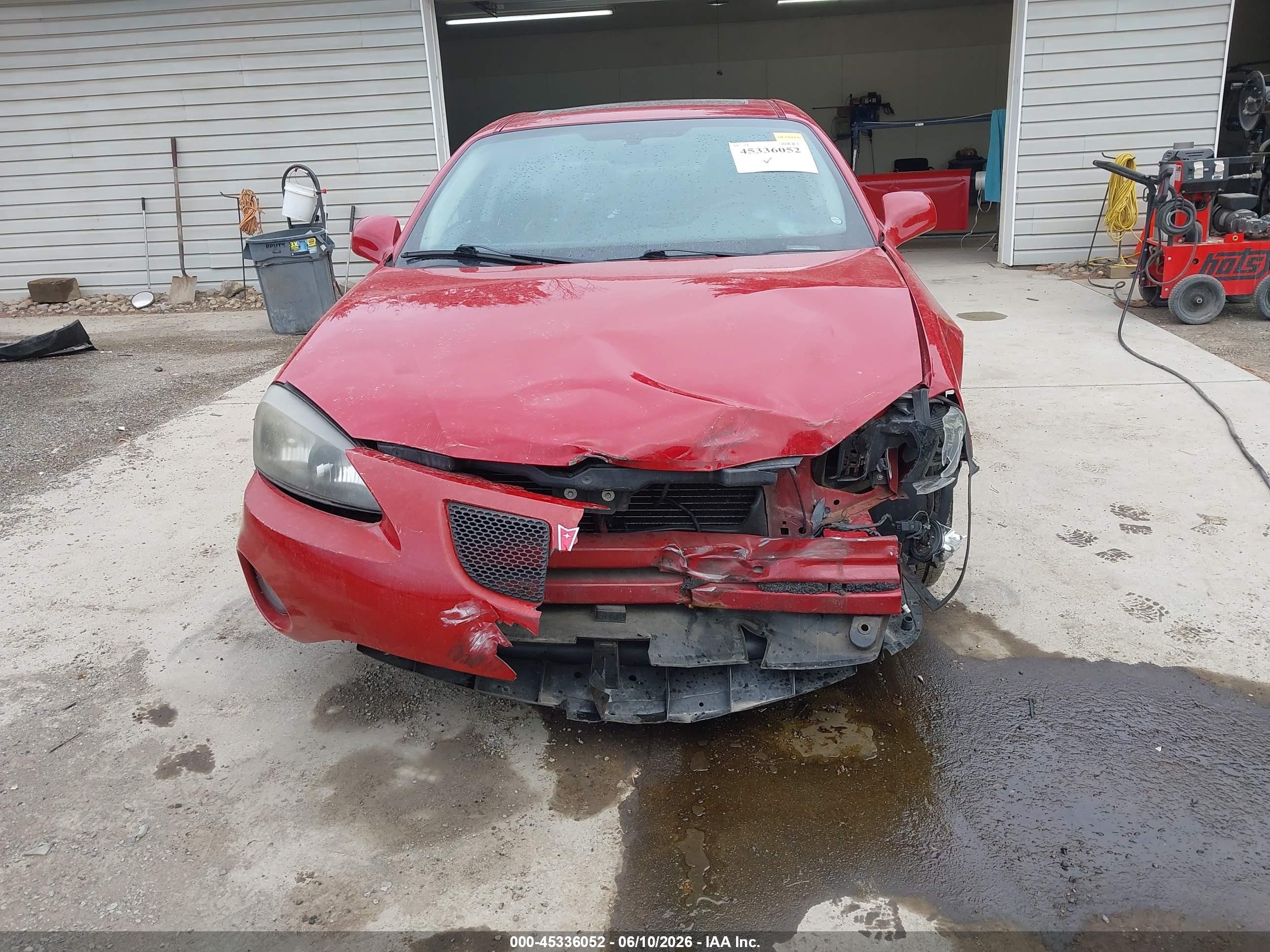 2008 Pontiac Grand Prix   Red vin: 2G2WP552X81108255