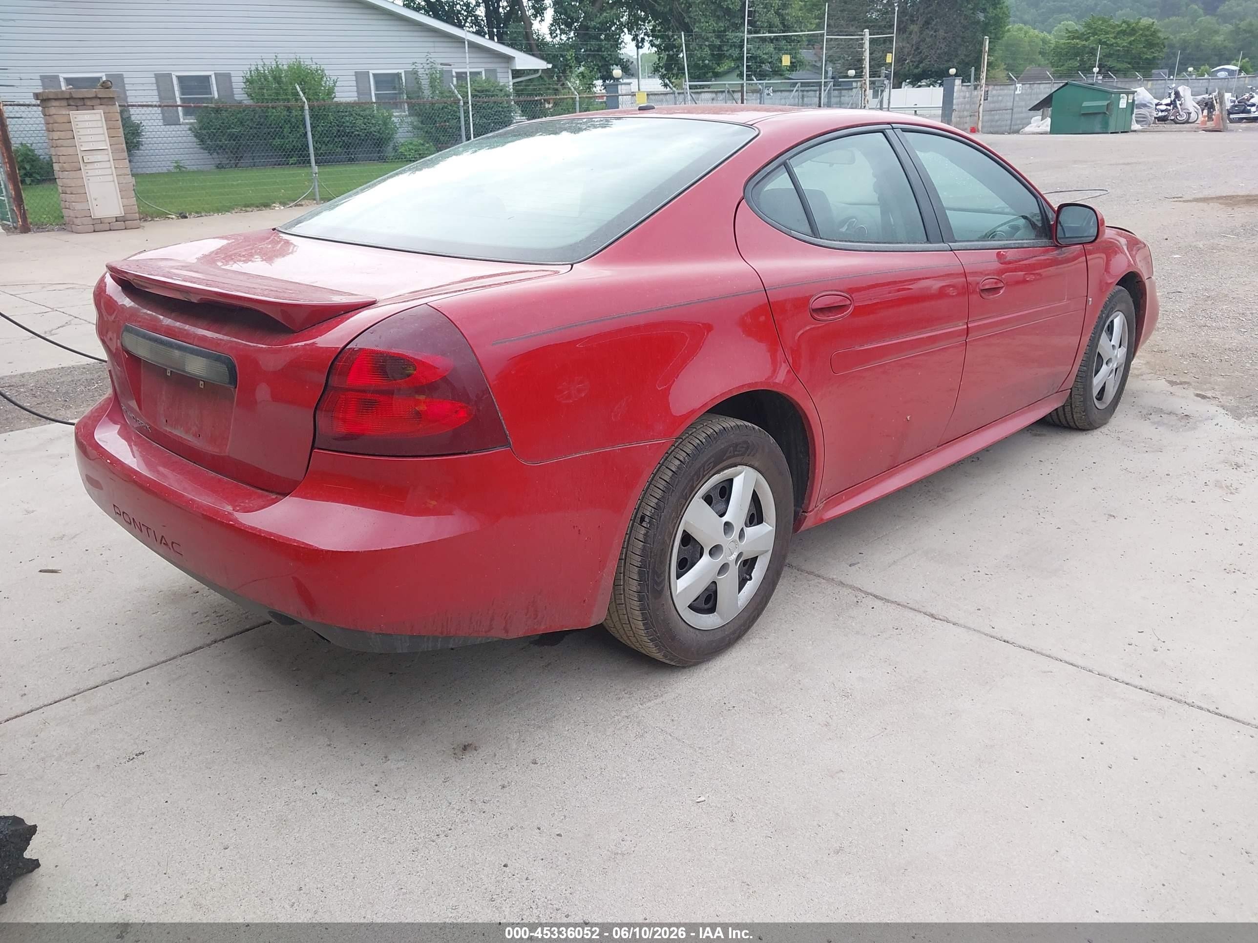 2008 Pontiac Grand Prix   Red vin: 2G2WP552X81108255