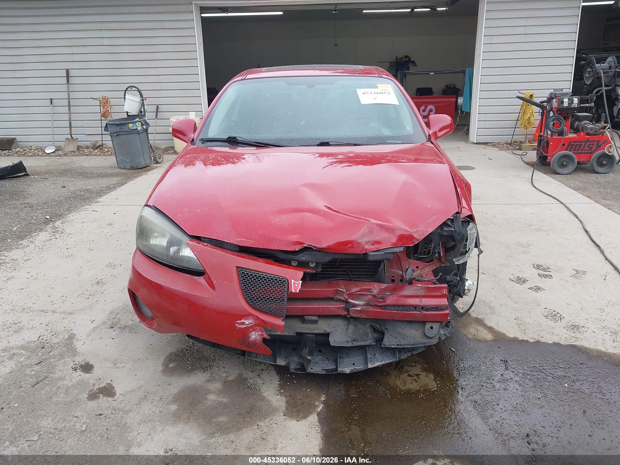 2008 Pontiac Grand Prix   Red vin: 2G2WP552X81108255