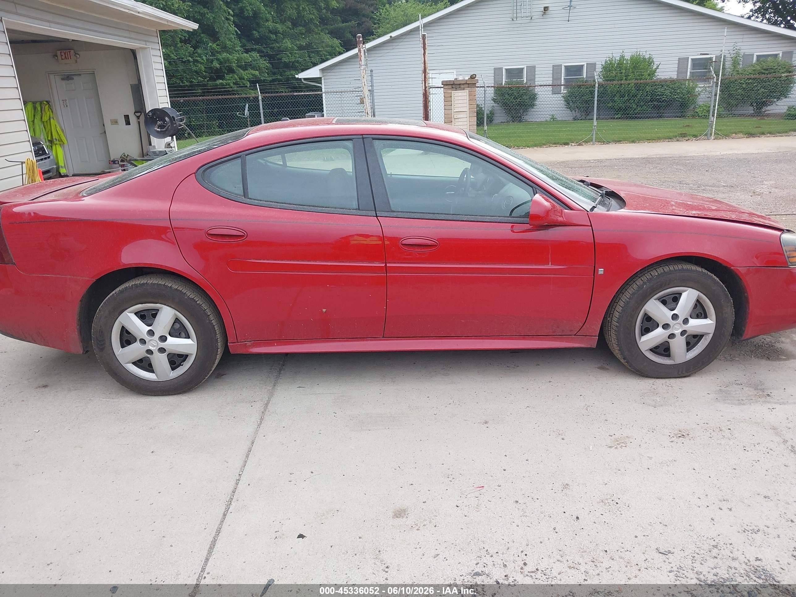 2008 Pontiac Grand Prix   Red vin: 2G2WP552X81108255