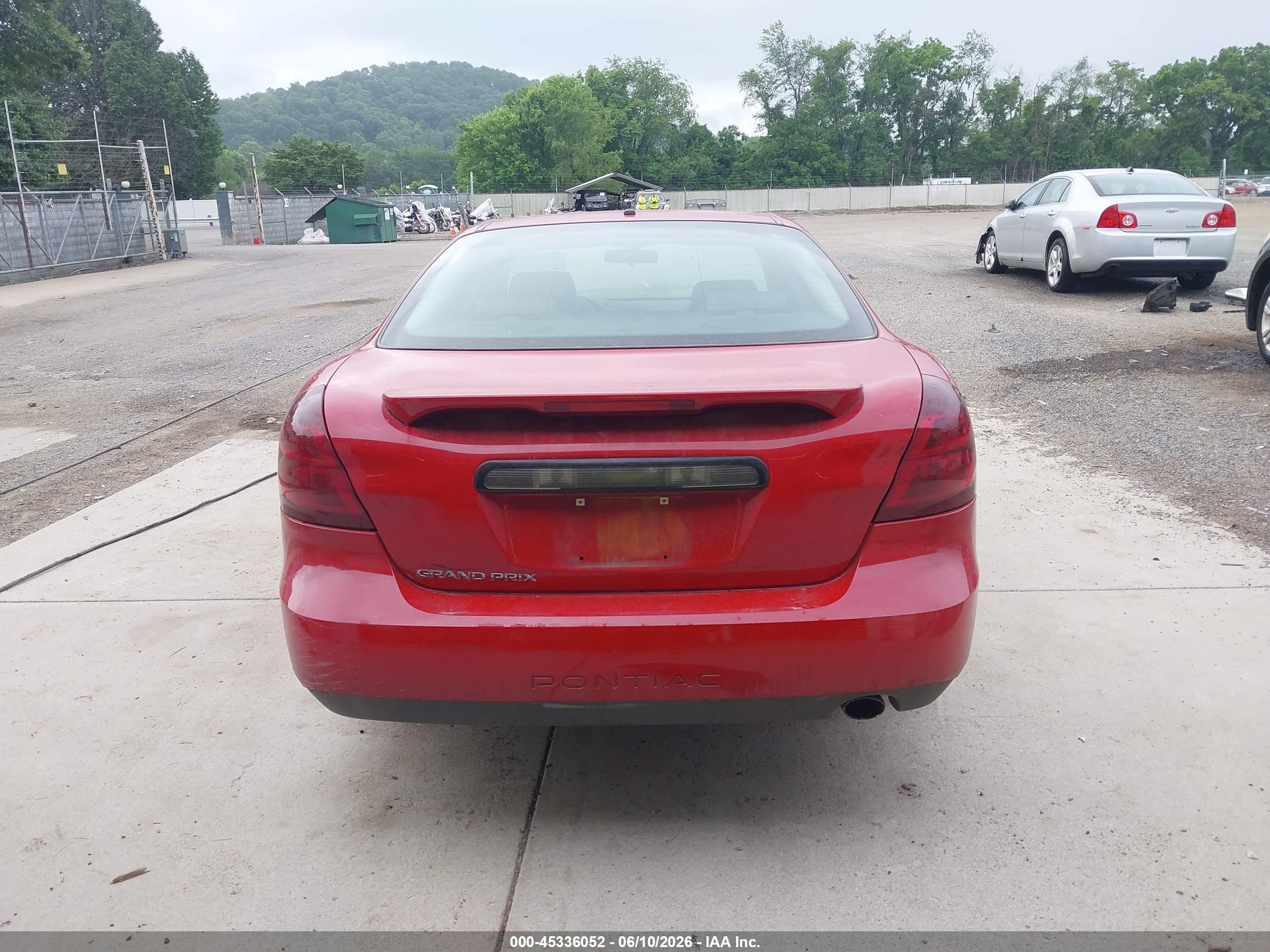 2008 Pontiac Grand Prix   Red vin: 2G2WP552X81108255