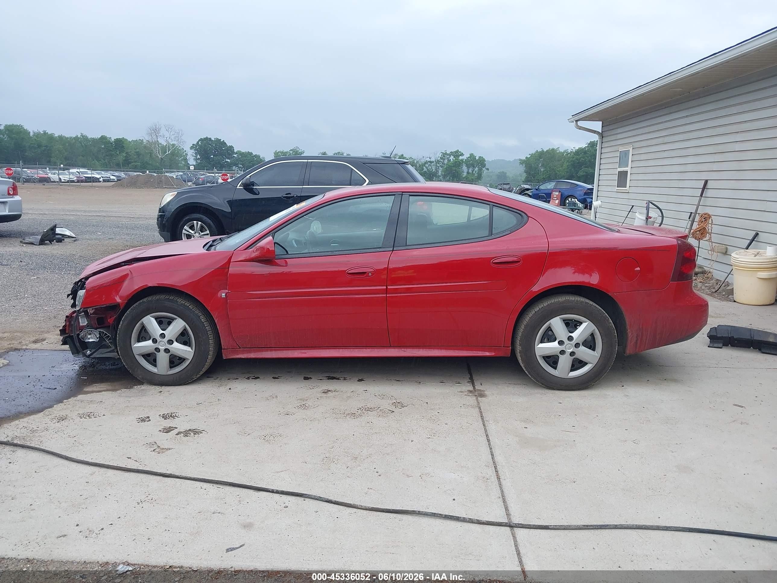 2008 Pontiac Grand Prix   Red vin: 2G2WP552X81108255