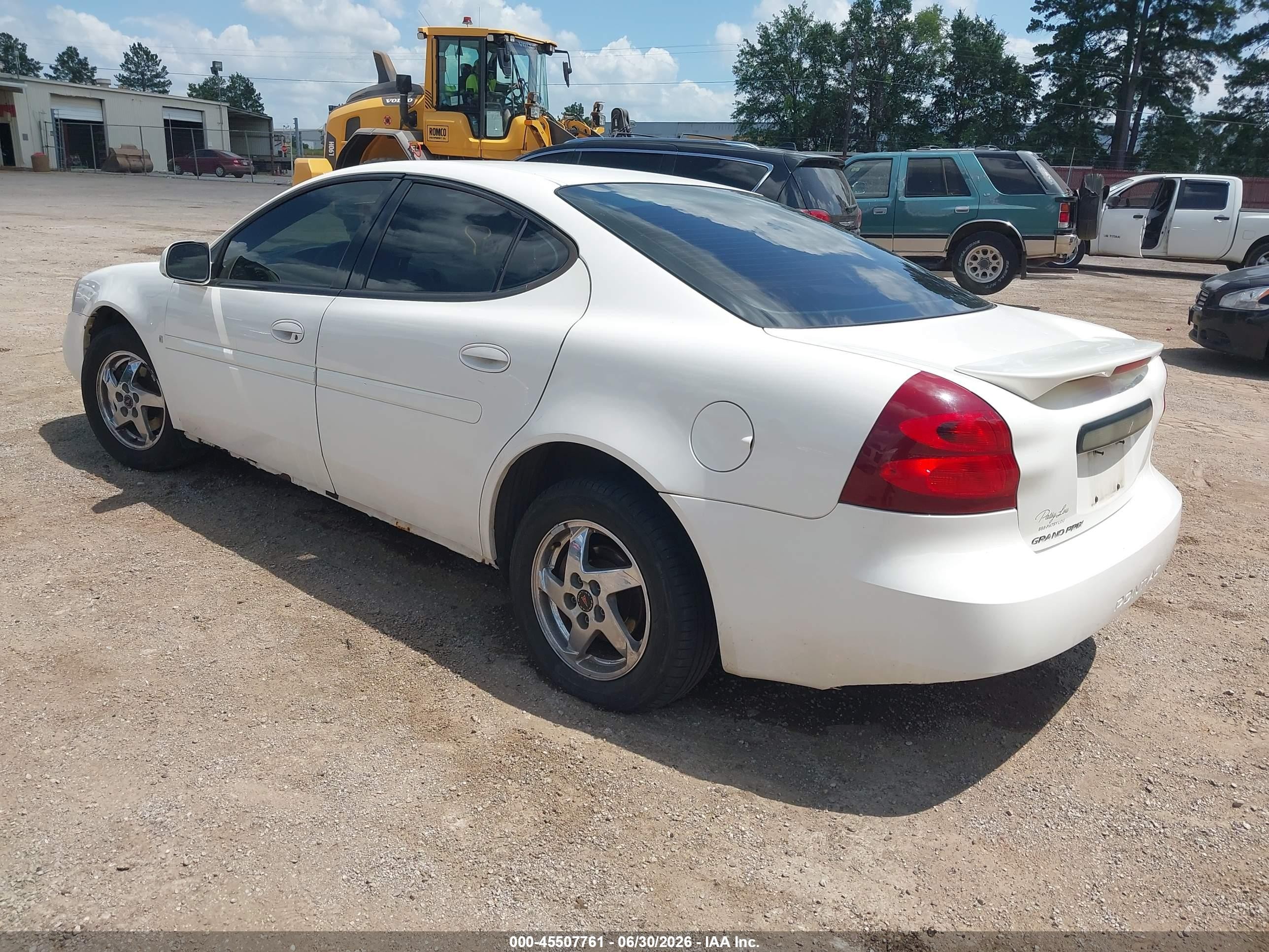2008 Pontiac Grand Prix   White vin: 2G2WP552X81174661