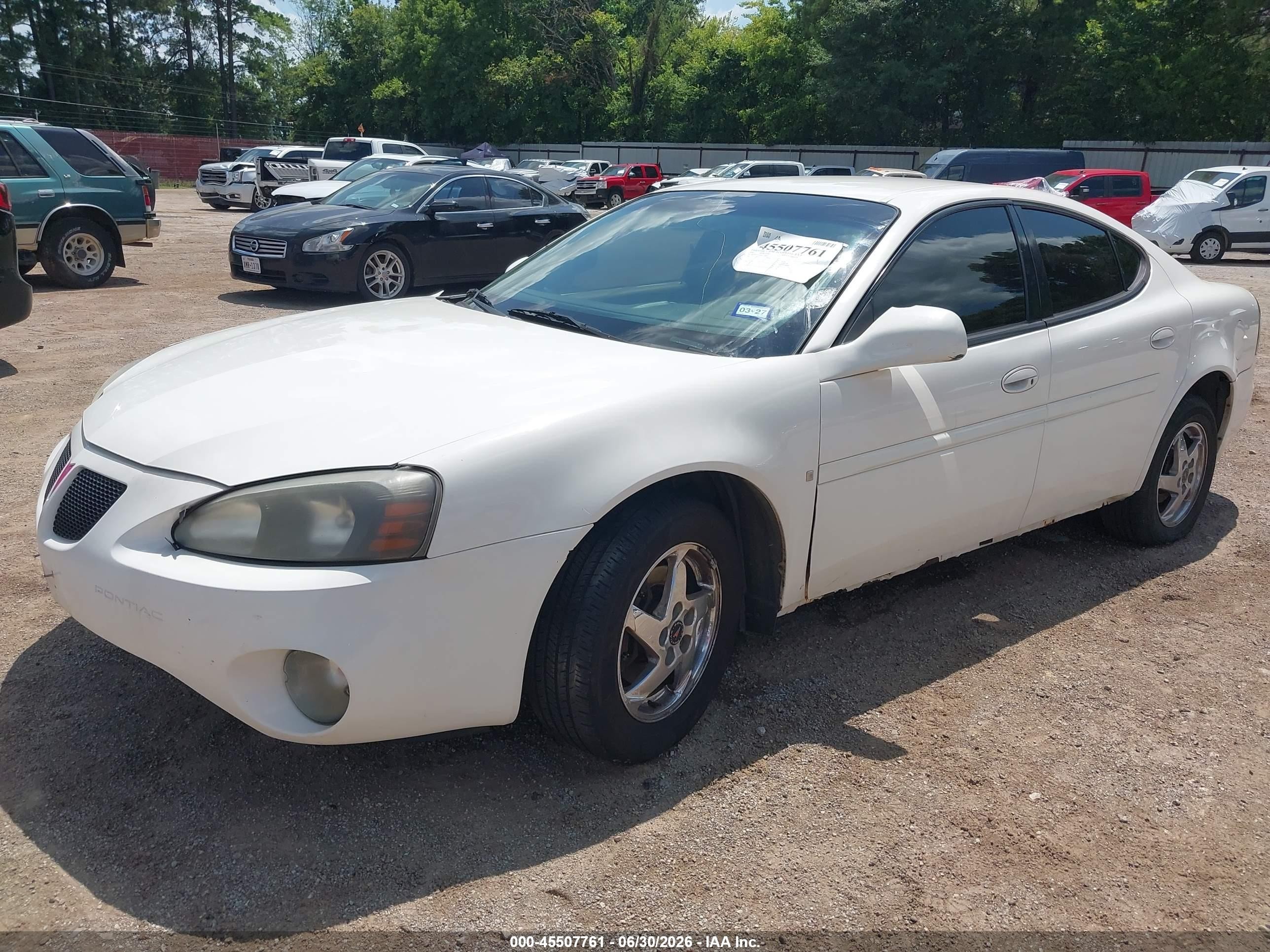 2008 Pontiac Grand Prix   White vin: 2G2WP552X81174661