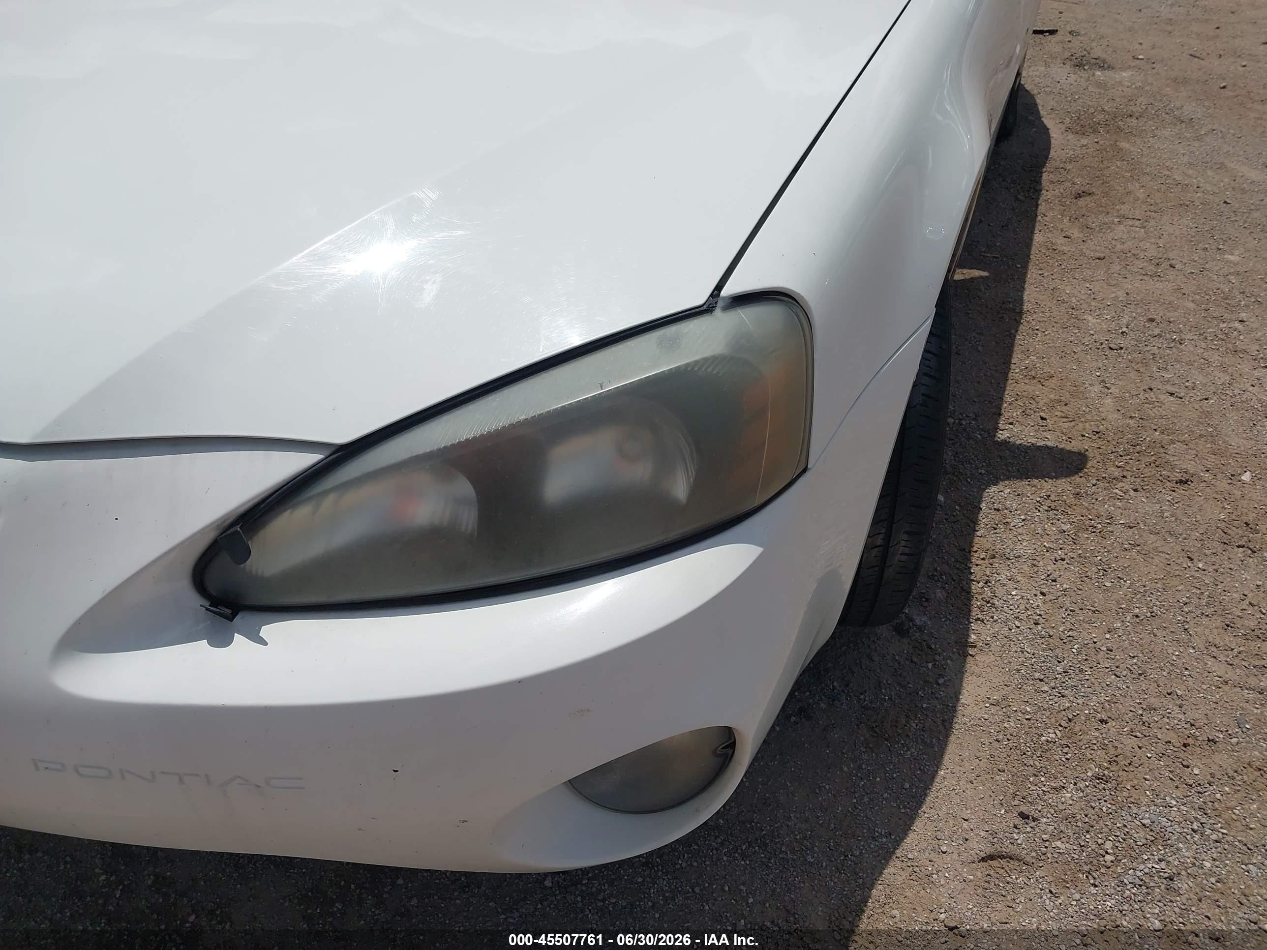 2008 Pontiac Grand Prix   White vin: 2G2WP552X81174661