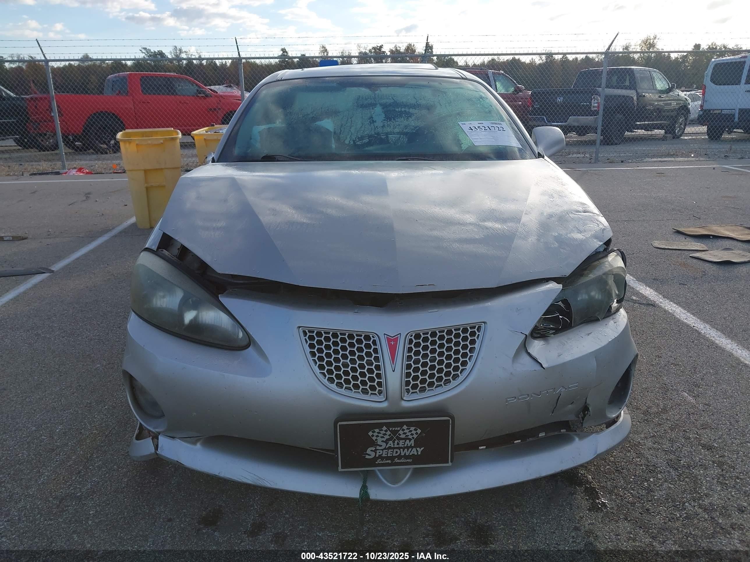 2008 Pontiac Grand Prix   Silver vin: 2G2WP582081137310