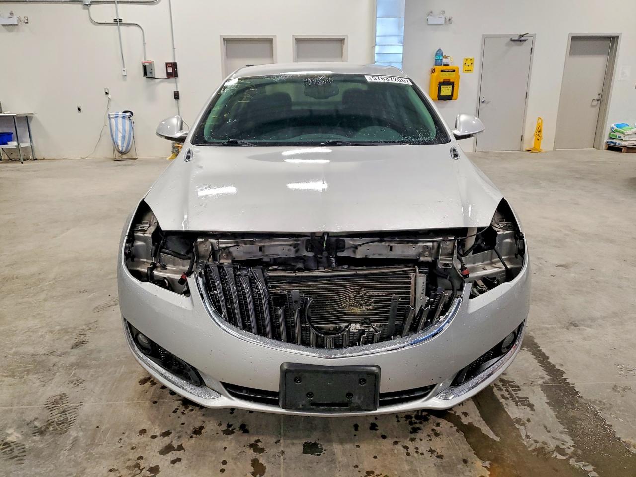 2015 Buick Regal Silver vin: 2G4GK5EX2F9130237