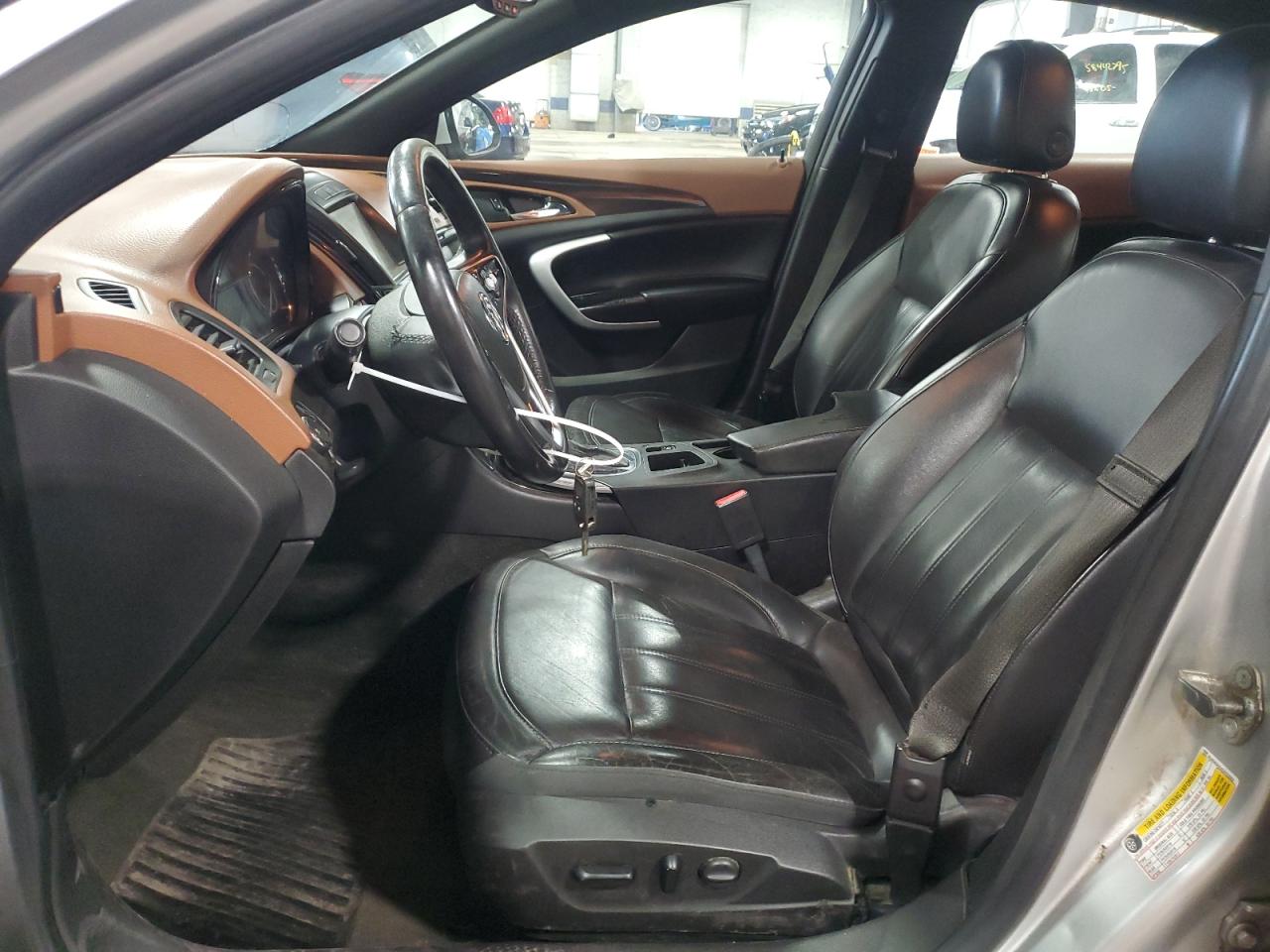 2016 Buick Regal  Silver vin: 2G4GK5EX4G9153262