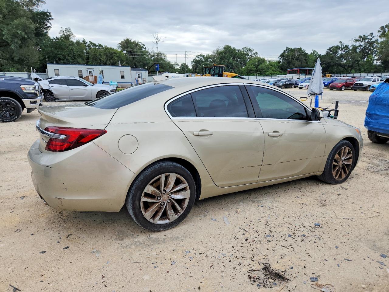 2015 Buick Regal Gold vin: 2G4GK5EX5F9136260