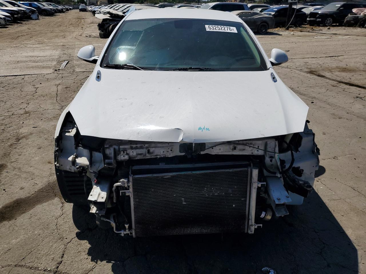 2015 Buick Regal White vin: 2G4GK5EX5F9260318