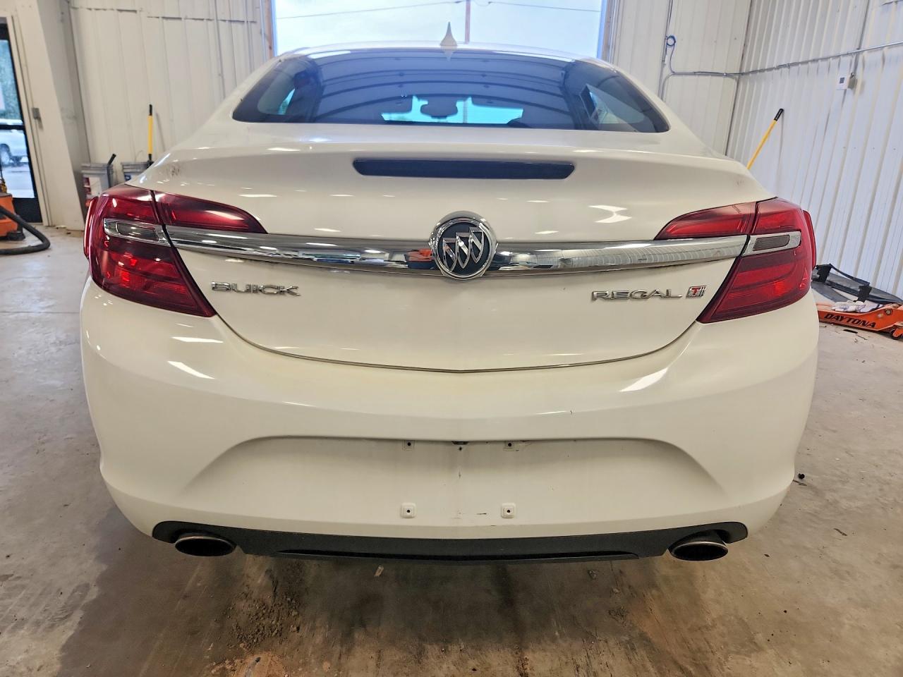 2014 Buick Regal White vin: 2G4GK5EX6E9191010
