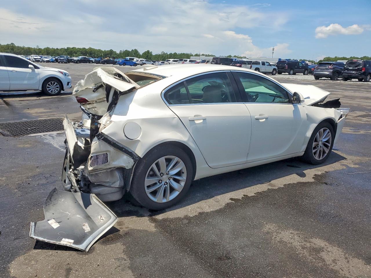 2015 Buick Regal White vin: 2G4GK5EX7F9119508