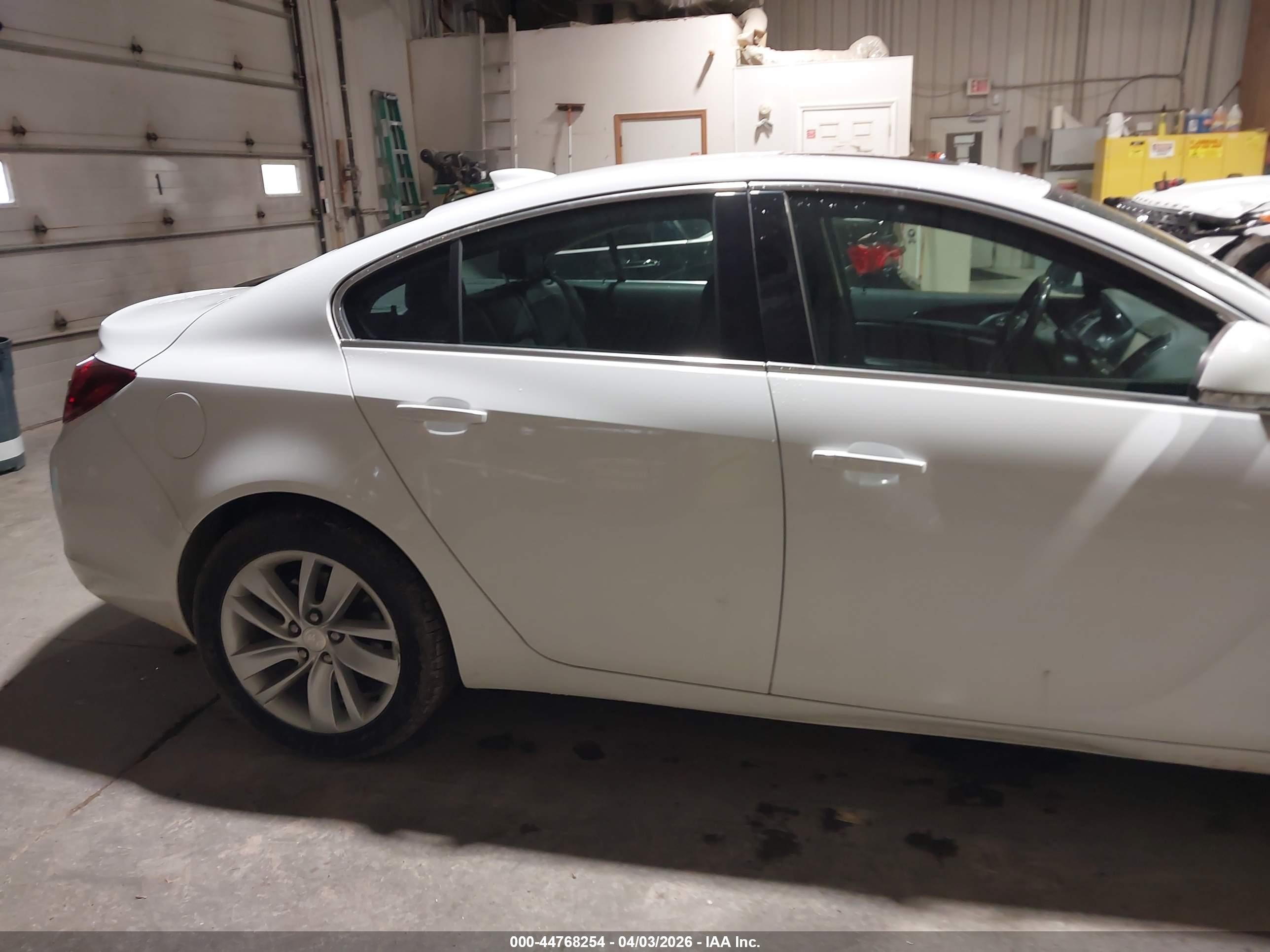 2015 Buick Regal Turbo White vin: 2G4GK5EX8F9119792