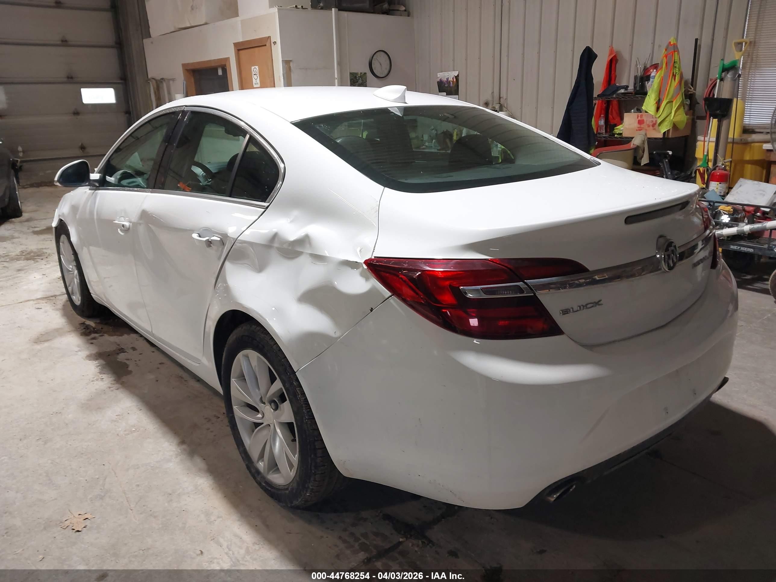 2015 Buick Regal Turbo White vin: 2G4GK5EX8F9119792