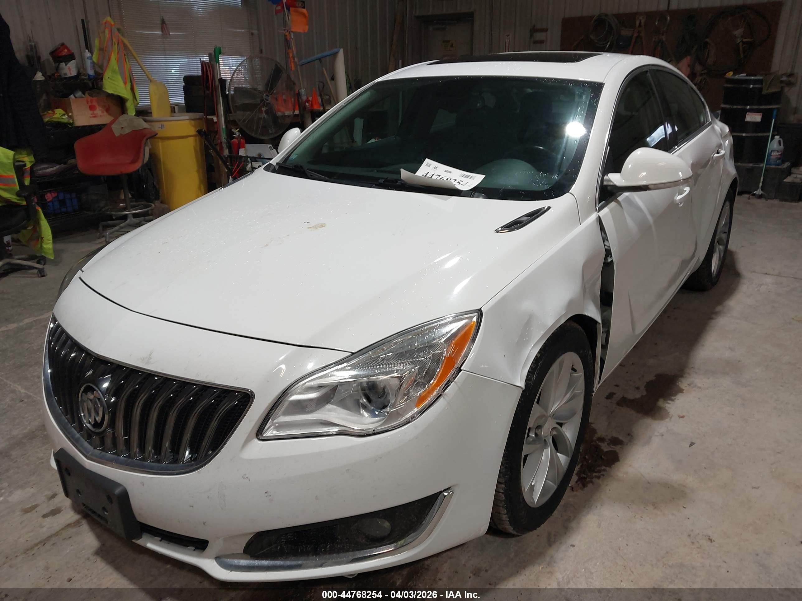 2015 Buick Regal Turbo White vin: 2G4GK5EX8F9119792