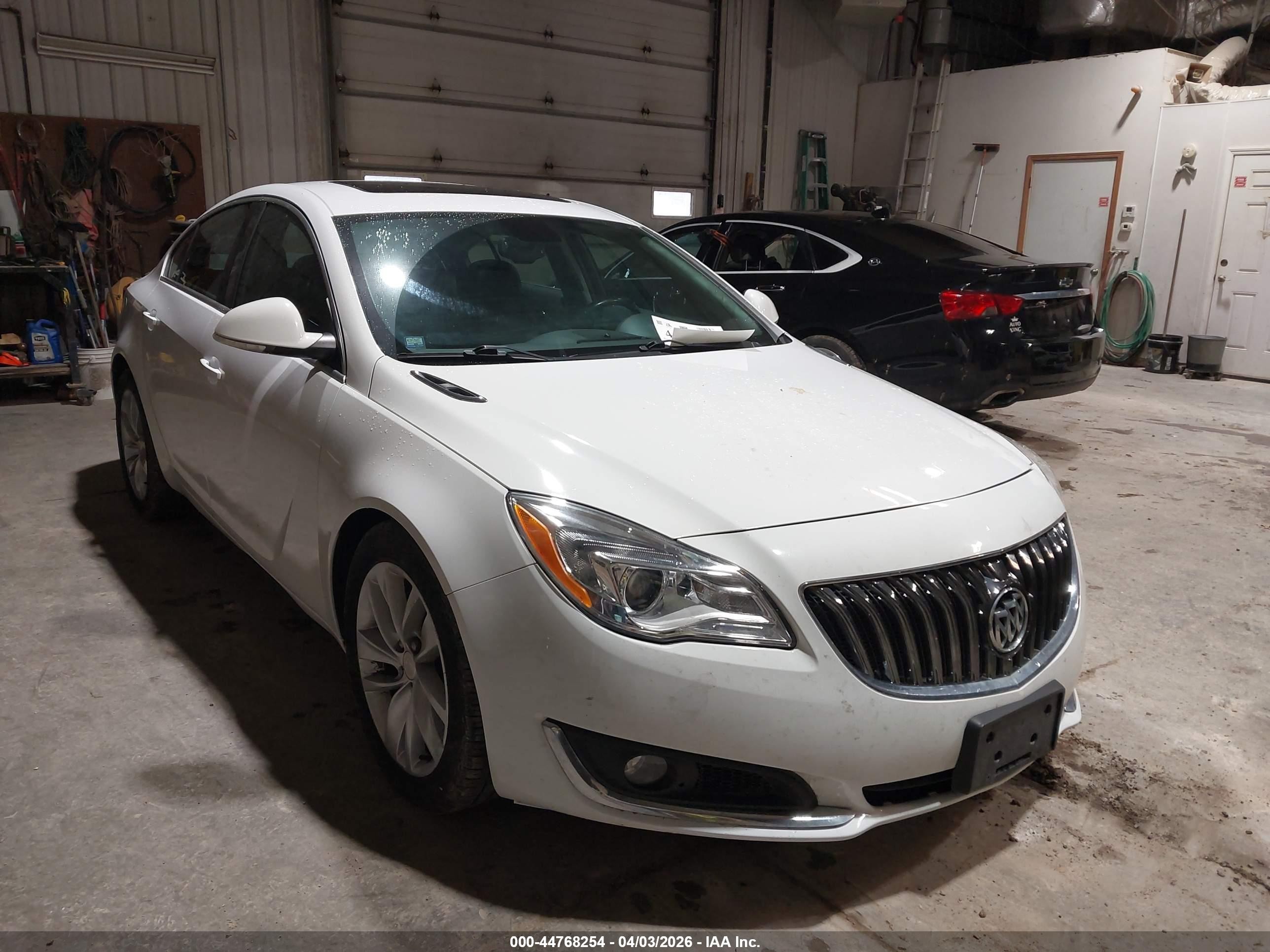 2015 Buick Regal Turbo White vin: 2G4GK5EX8F9119792