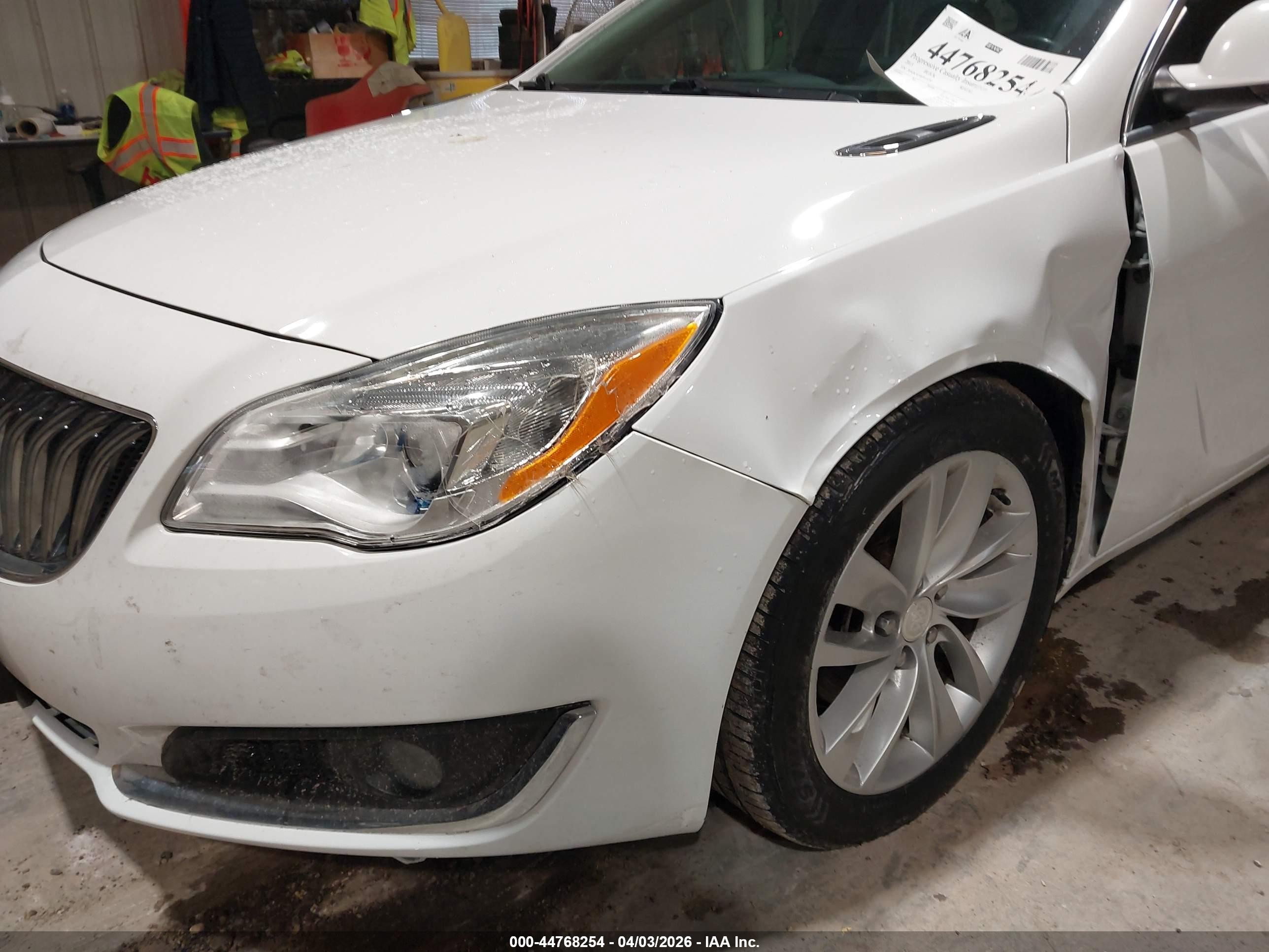 2015 Buick Regal Turbo White vin: 2G4GK5EX8F9119792