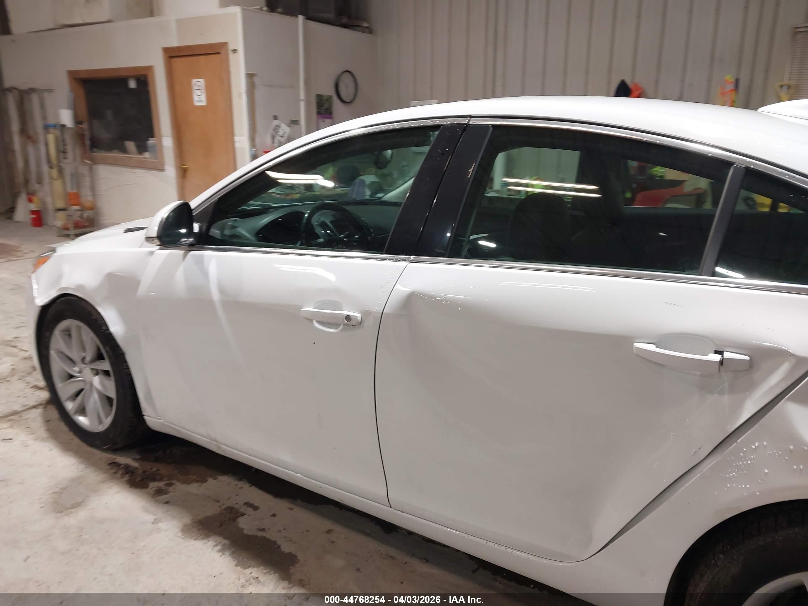 2015 Buick Regal Turbo White vin: 2G4GK5EX8F9119792