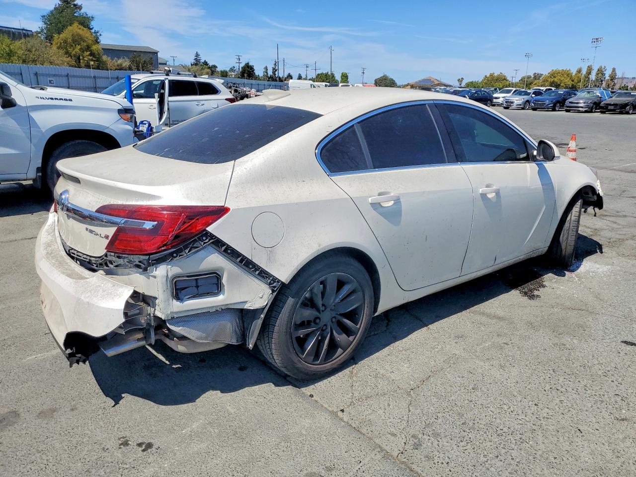 2015 Buick Regal White vin: 2G4GK5EX9F9239018