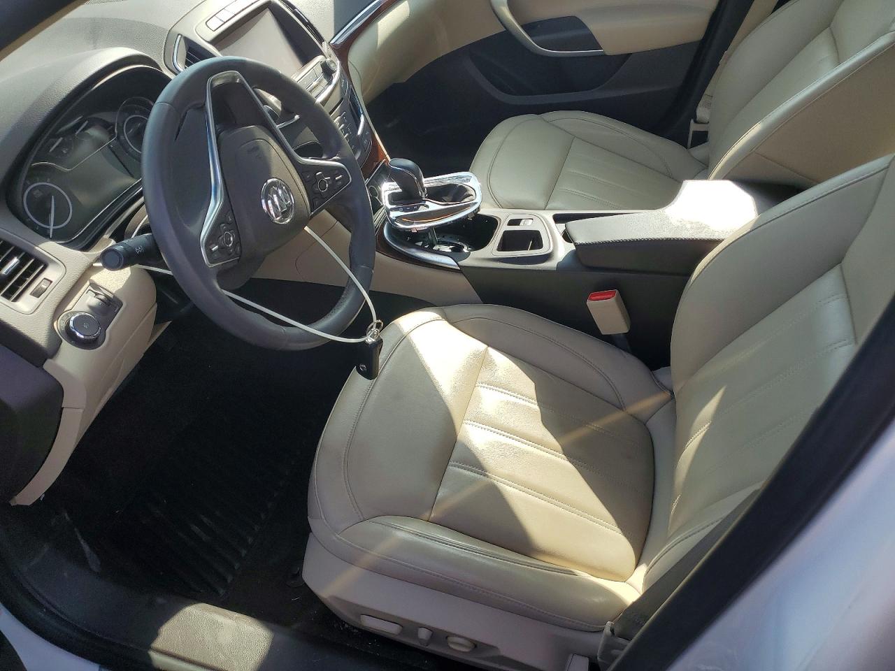 2015 Buick Regal White vin: 2G4GK5EXXF9292021