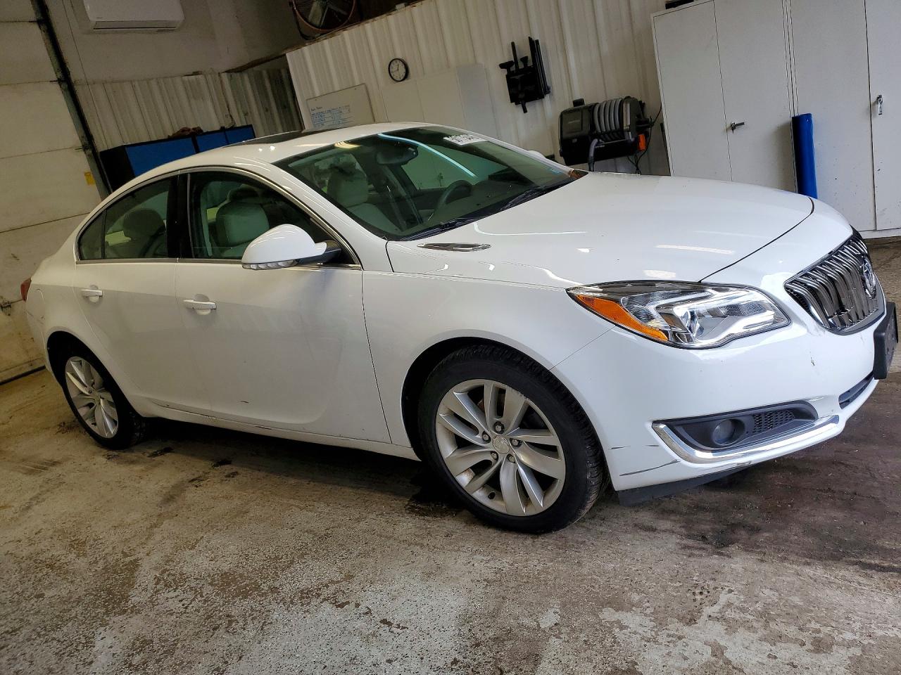 2015 Buick Regal White vin: 2G4GL5EX4F9293663