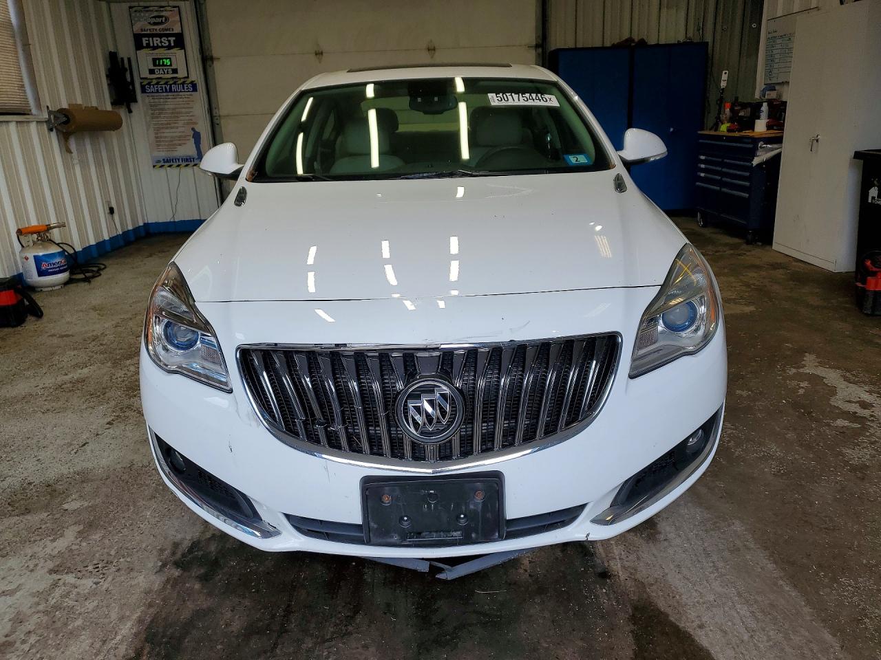 2015 Buick Regal White vin: 2G4GL5EX4F9293663