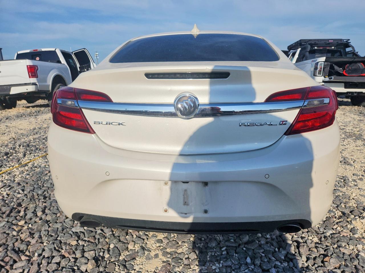 2015 Buick Regal Premium White vin: 2G4GN5EX1F9132083