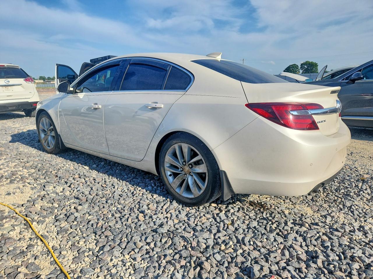 2015 Buick Regal Premium White vin: 2G4GN5EX1F9132083