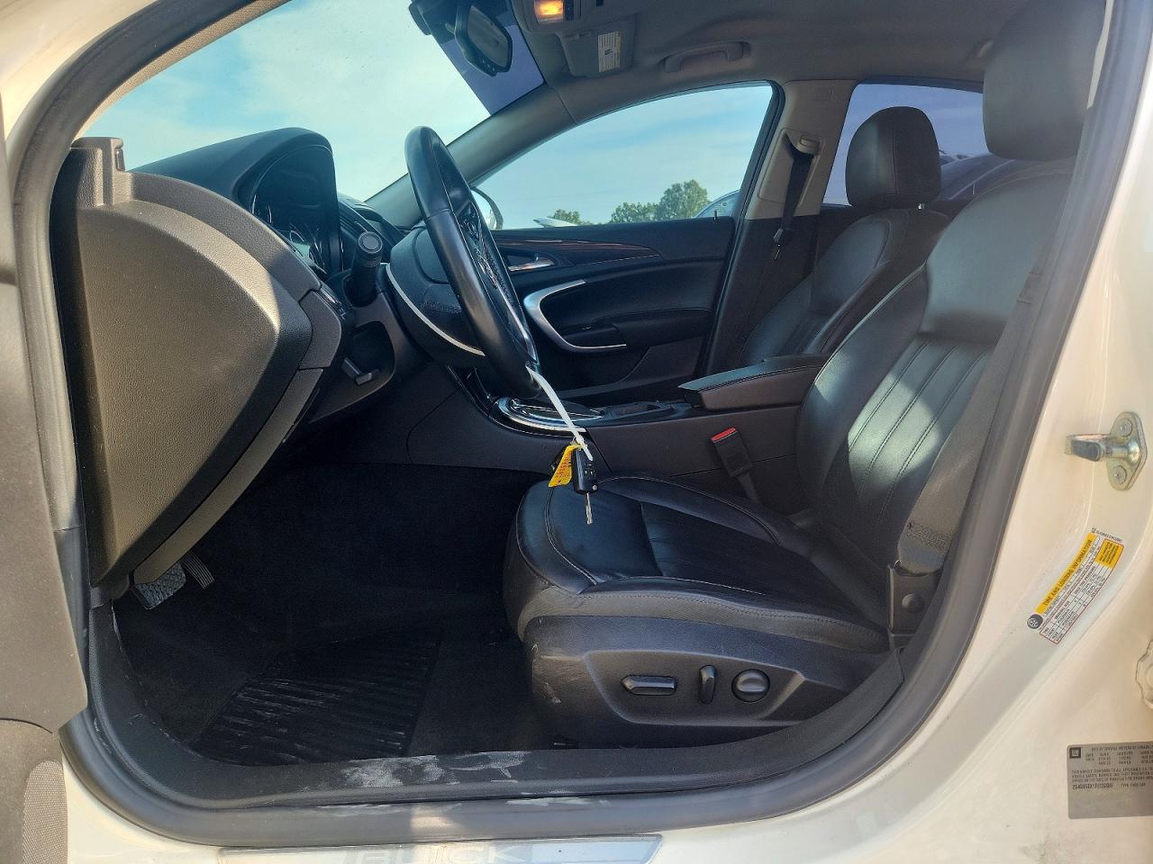 2015 Buick Regal Premium White vin: 2G4GN5EX1F9132083