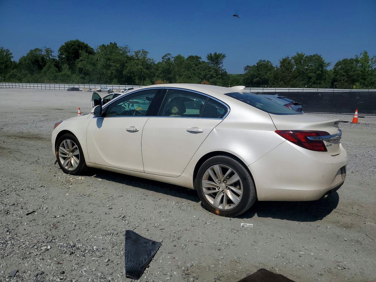2015 Buick Regal Premium White vin: 2G4GN5EX1F9281089
