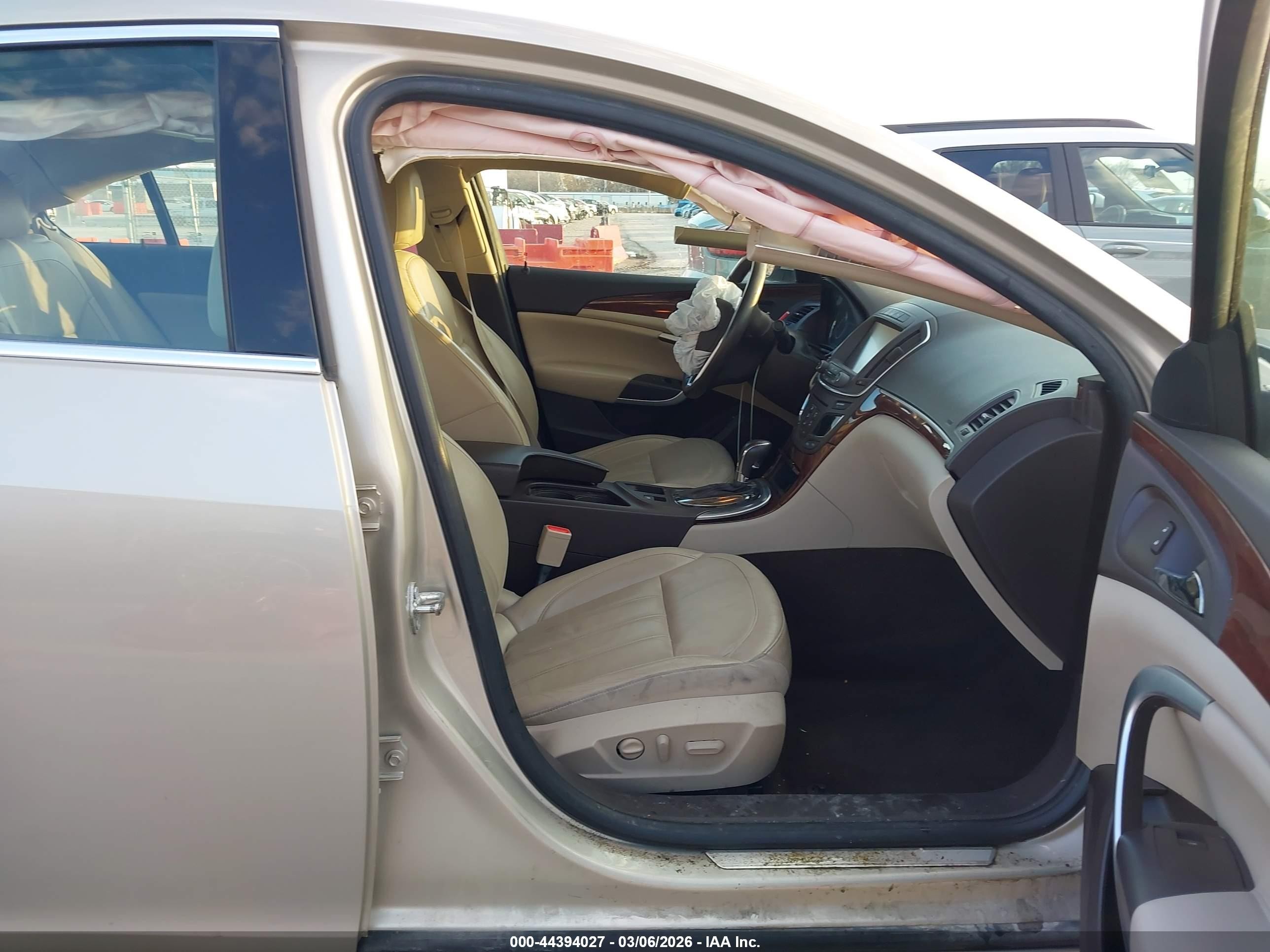 2015 Buick Regal Turbo/e-assist Premium I Кремовый vin: 2G4GN5EX2F9294899