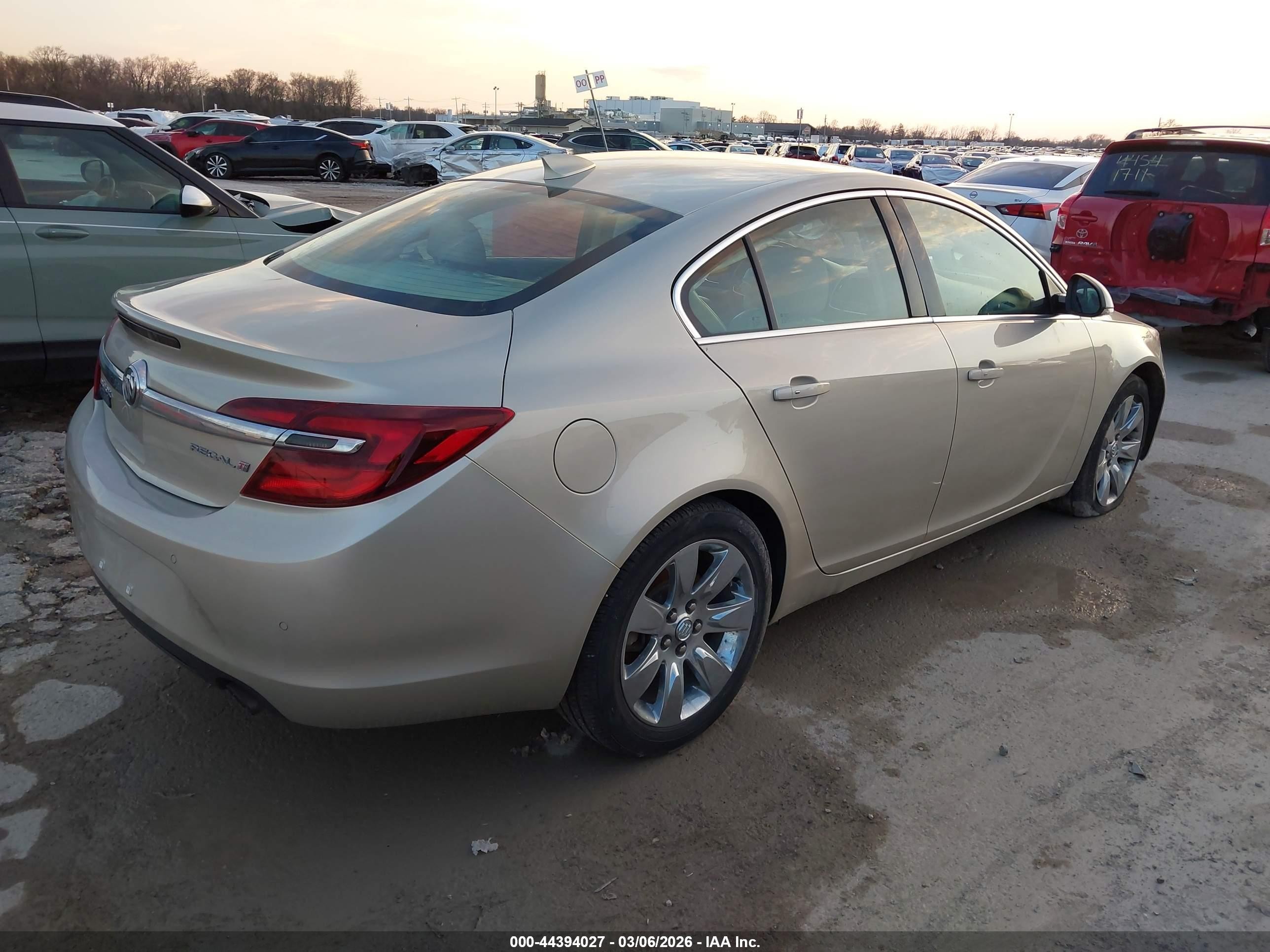 2015 Buick Regal Turbo/e-assist Premium I Кремовый vin: 2G4GN5EX2F9294899